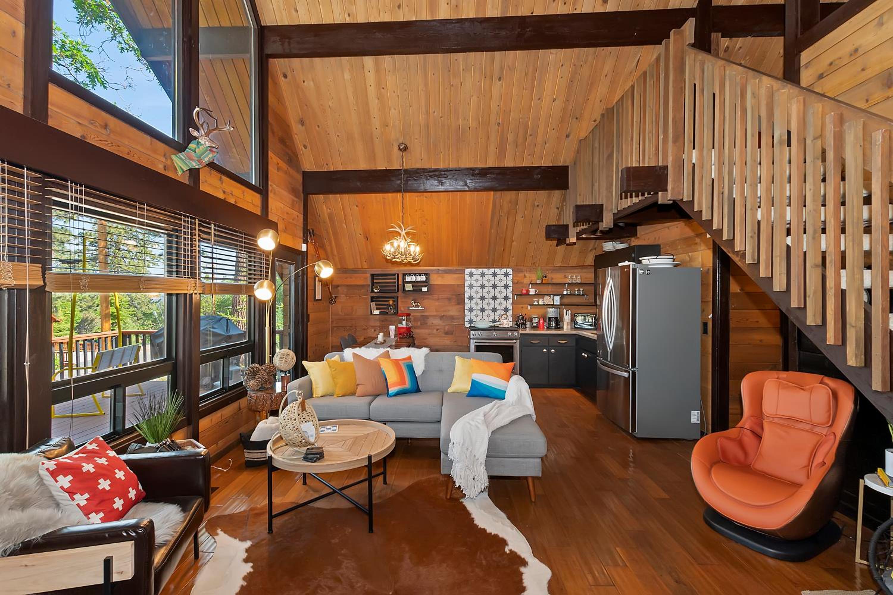 New!!! Dreamy Bear Haus- Updated Retro Retreat & Spa, Pet & Kid Friendly view 4