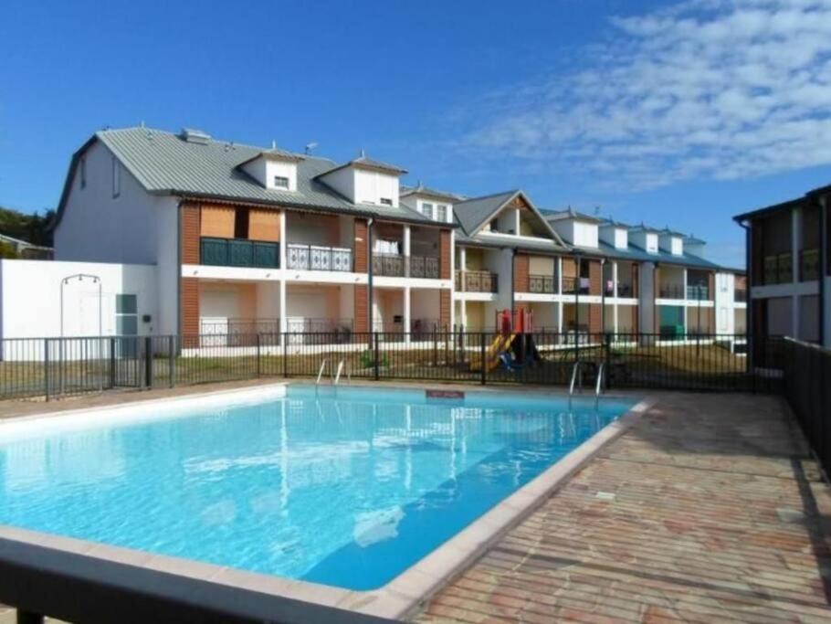 F3 meublé avec piscine et proche aéroport view 3