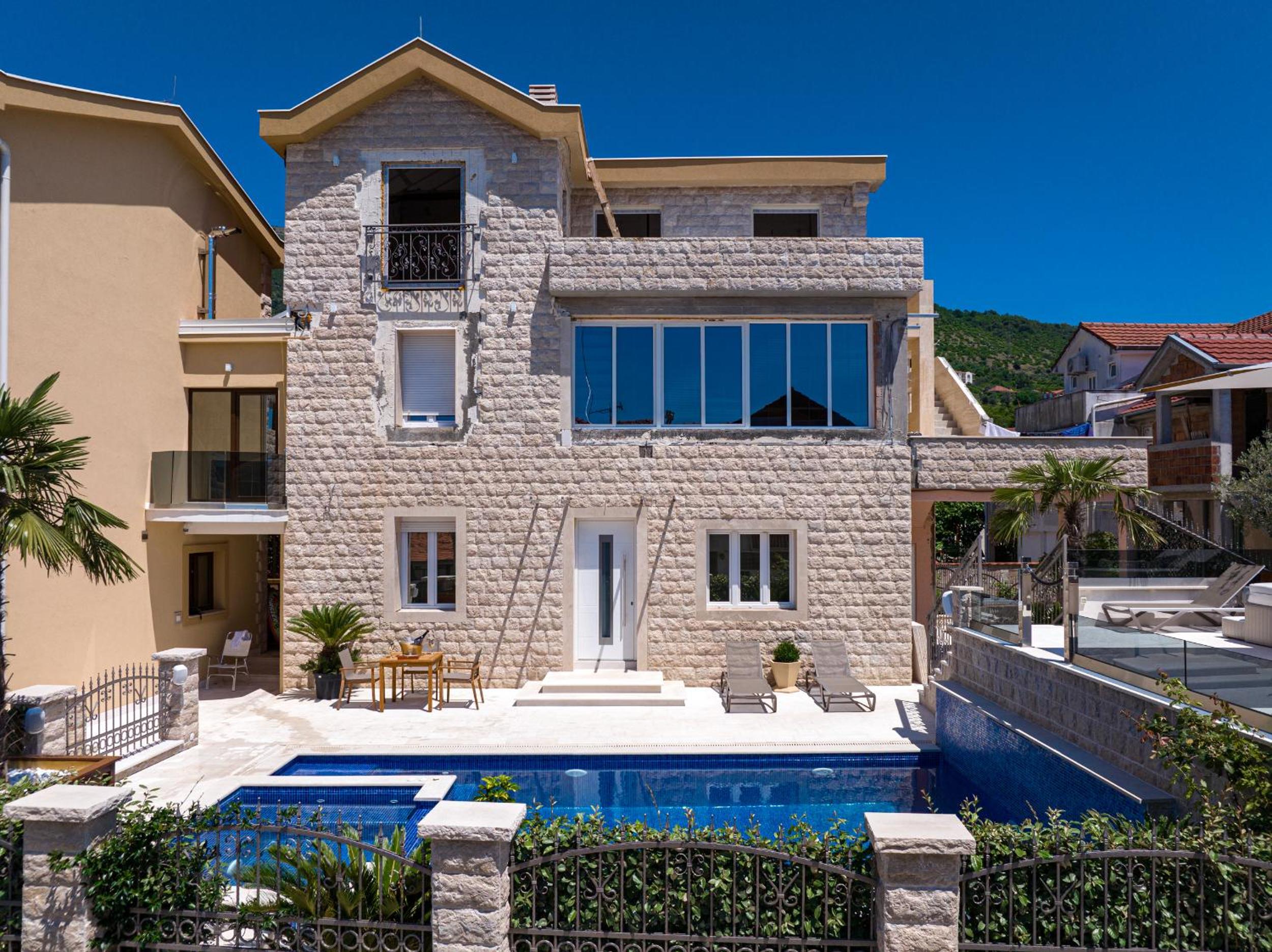 Raicevic Residence view 5