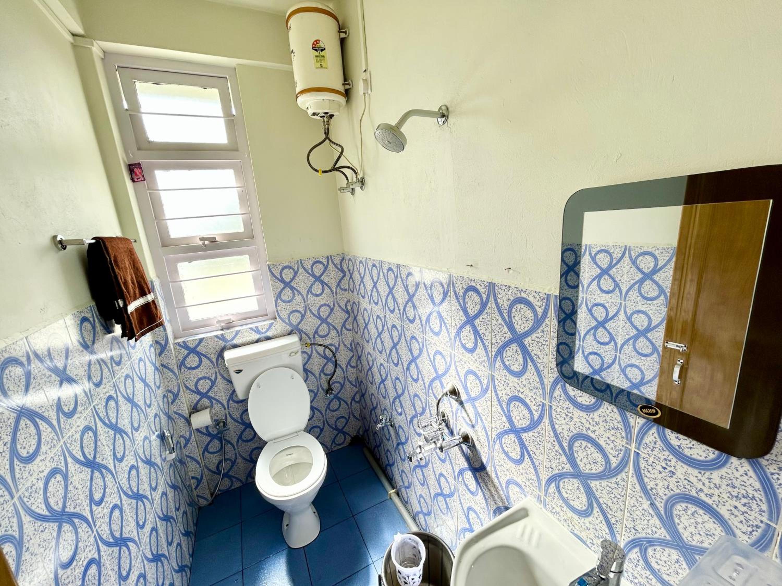 Yepplo Holiday Home - Complimentary Breakfast - 24 hrs Caretaker & Power Backup view 3