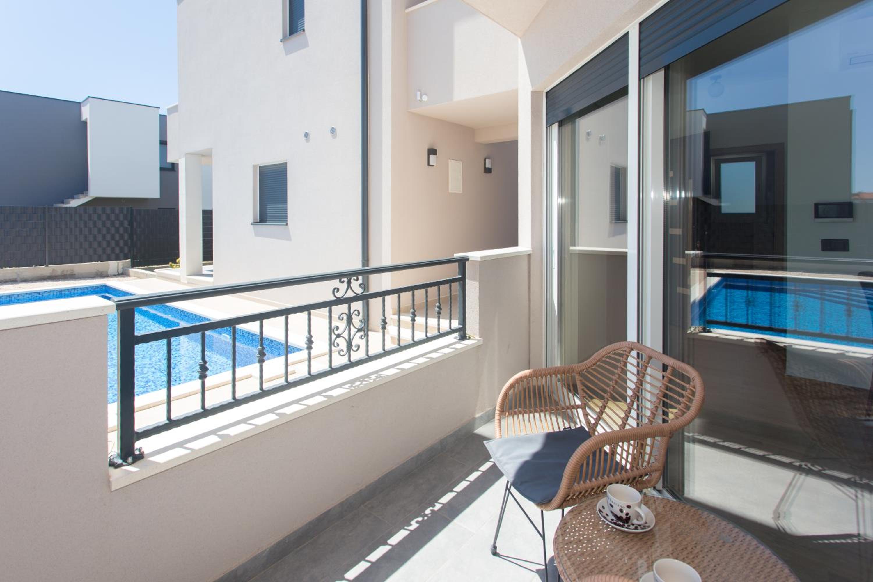 Modern apartment with swimming pool, photo 48