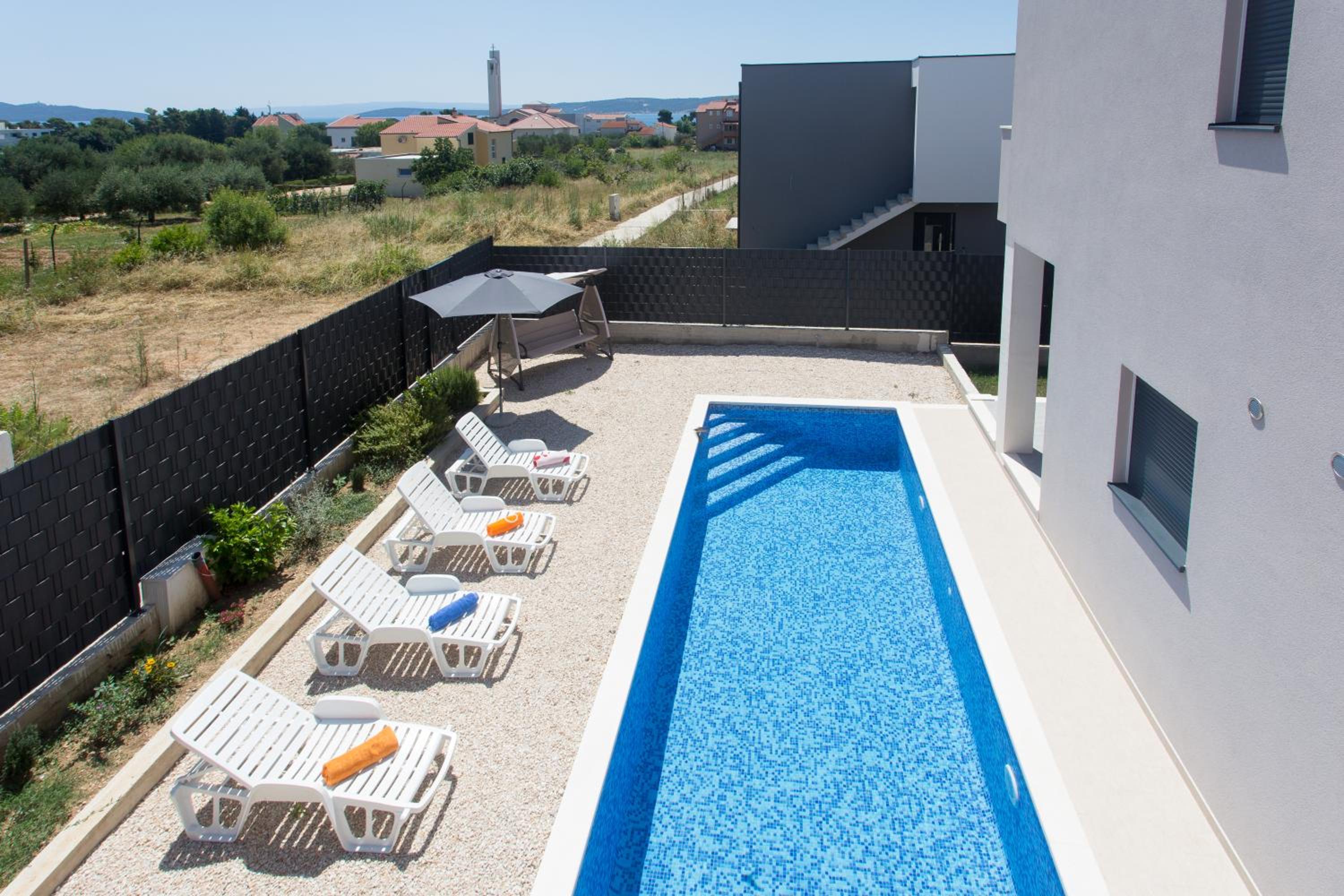 Modern apartment with swimming pool, photo 61