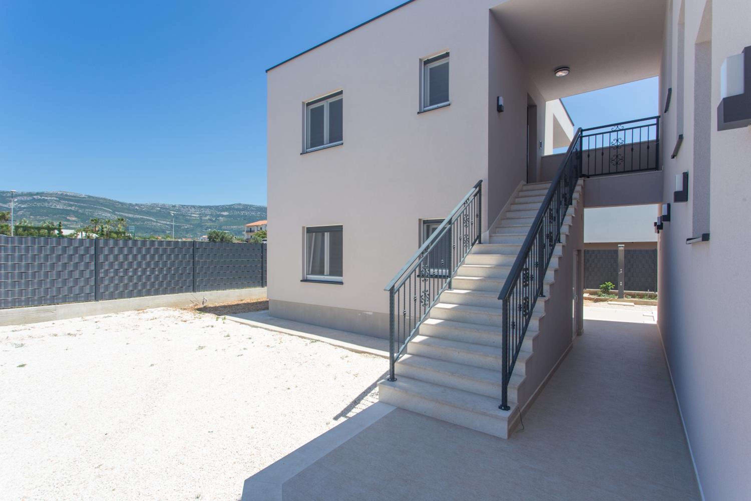 Modern apartment with swimming pool, photo 14