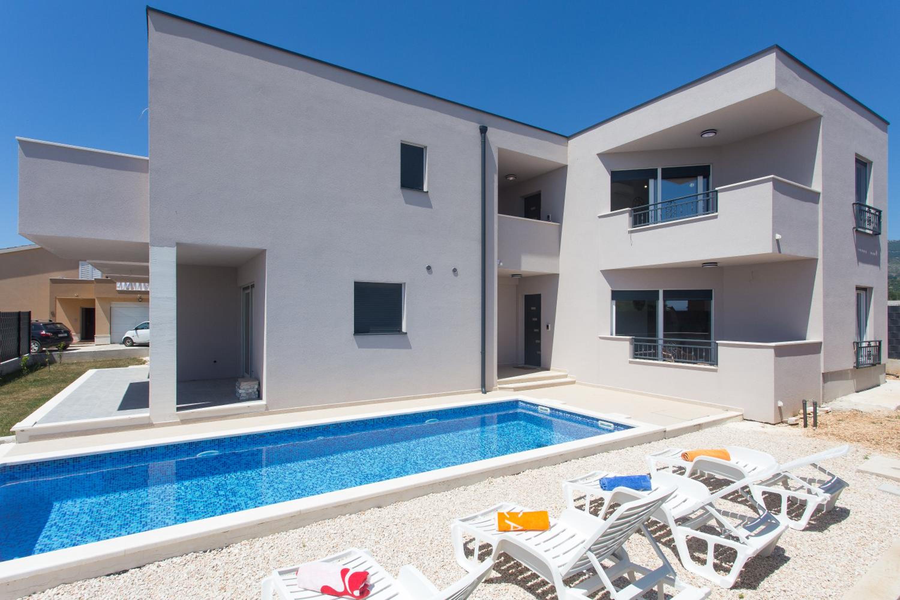 Modern apartment with swimming pool, photo 44
