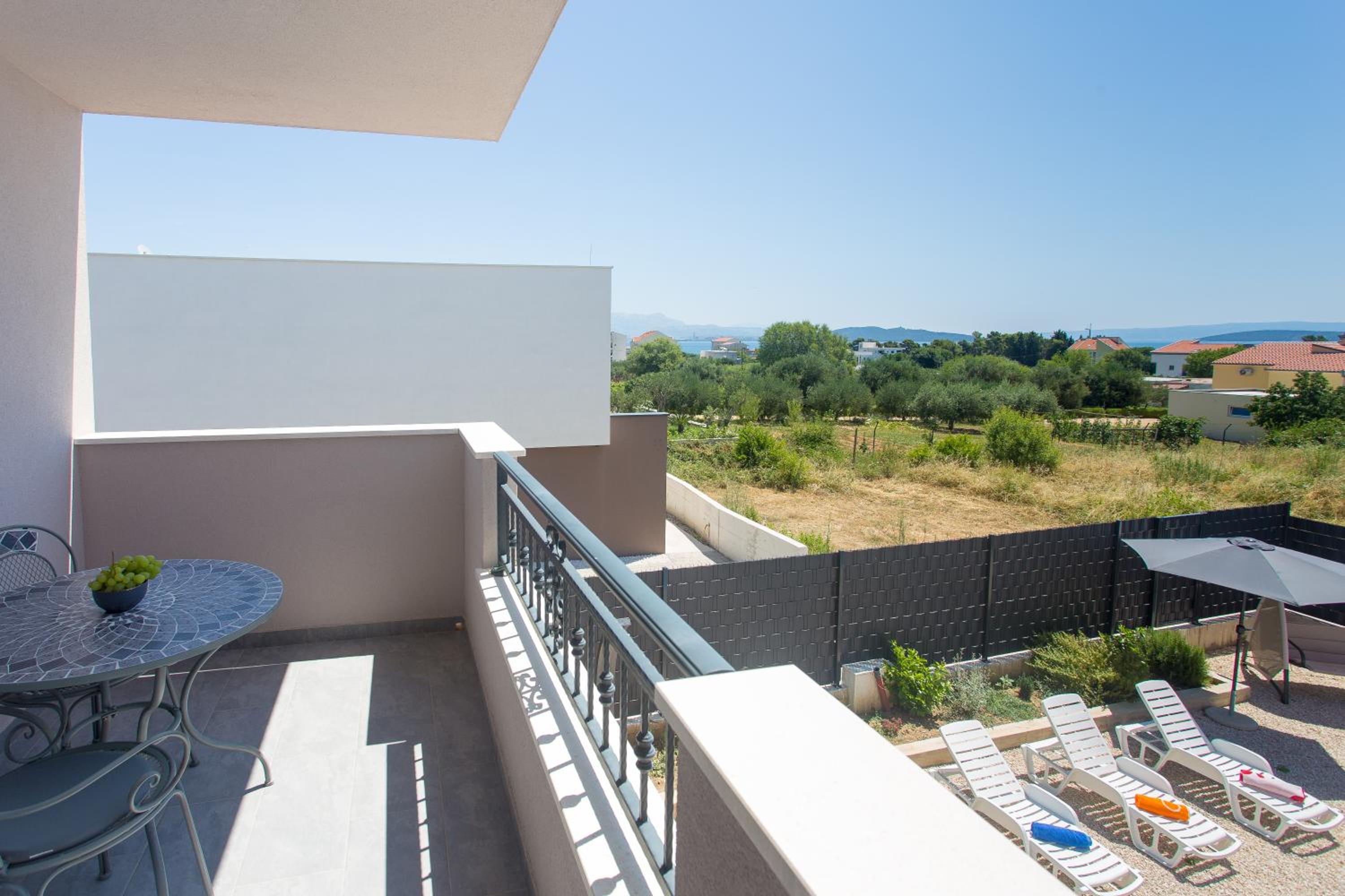 Modern apartment with swimming pool, photo 22