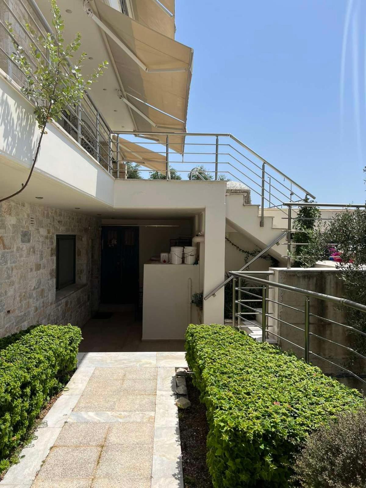 Hotel Las Vergas - Enjoy our swimming pool in Kalamata, Greece - Image 1