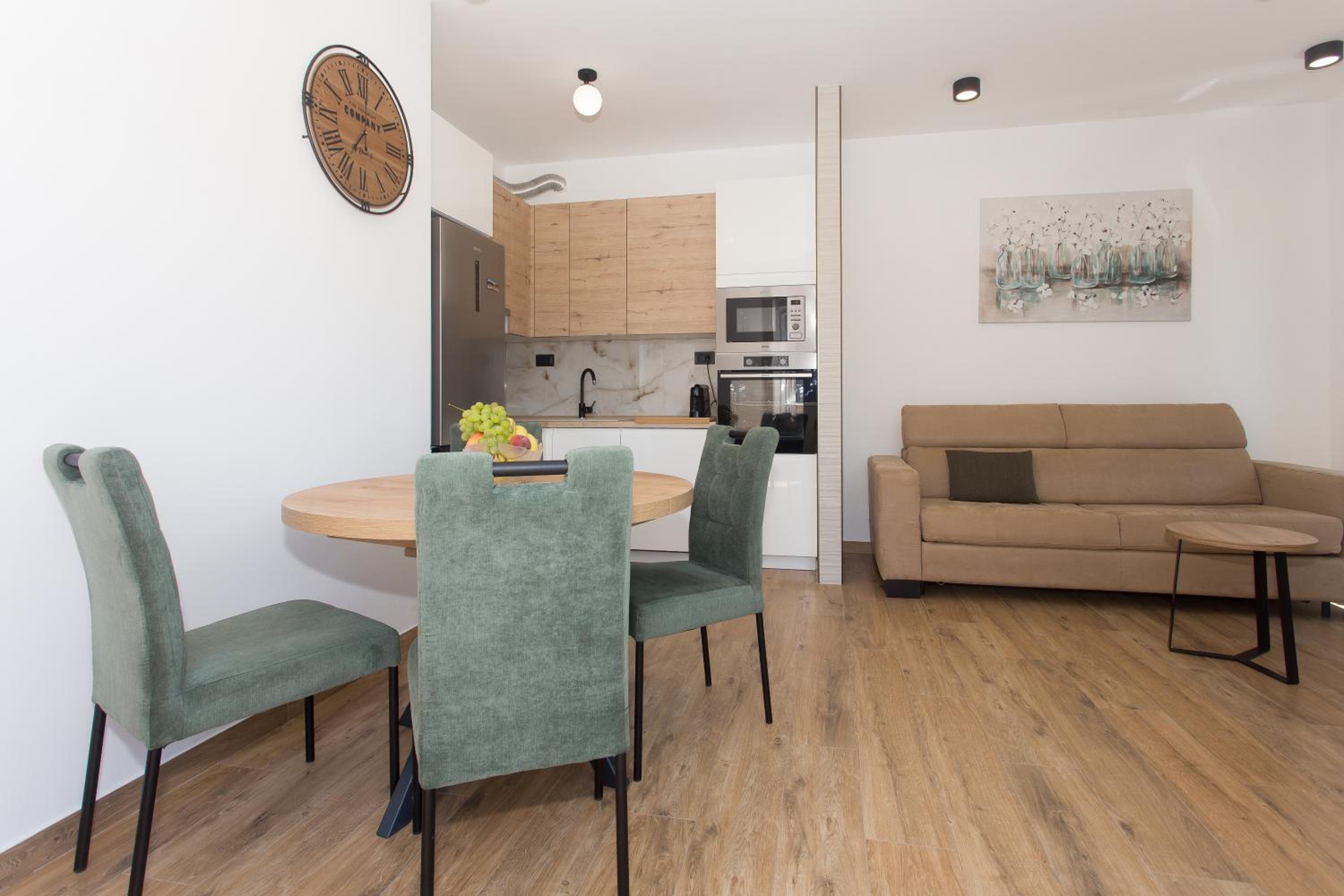 Modern apartment with swimming pool, photo 28