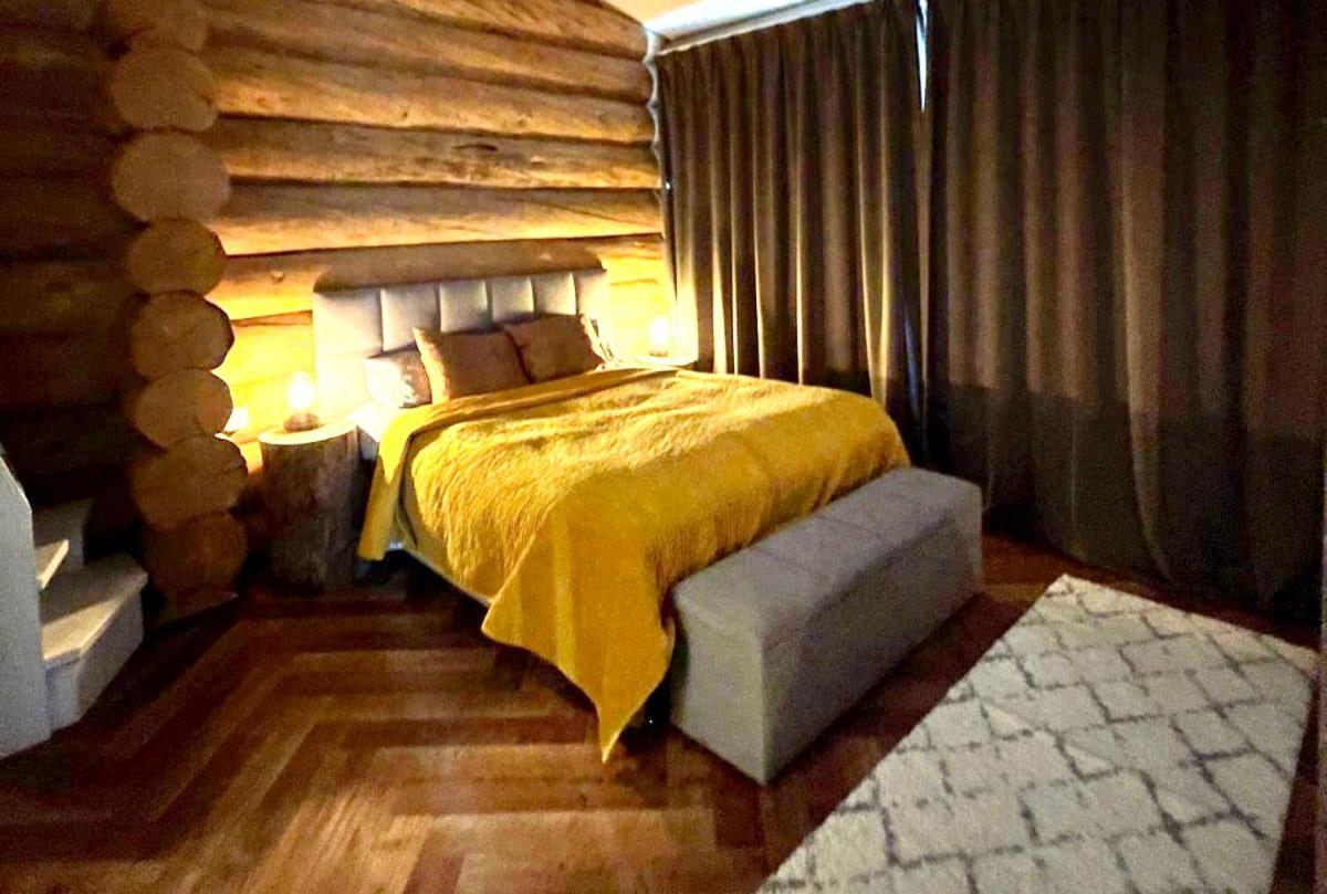 Luxury Log Villa by Invisible Forest Lodge