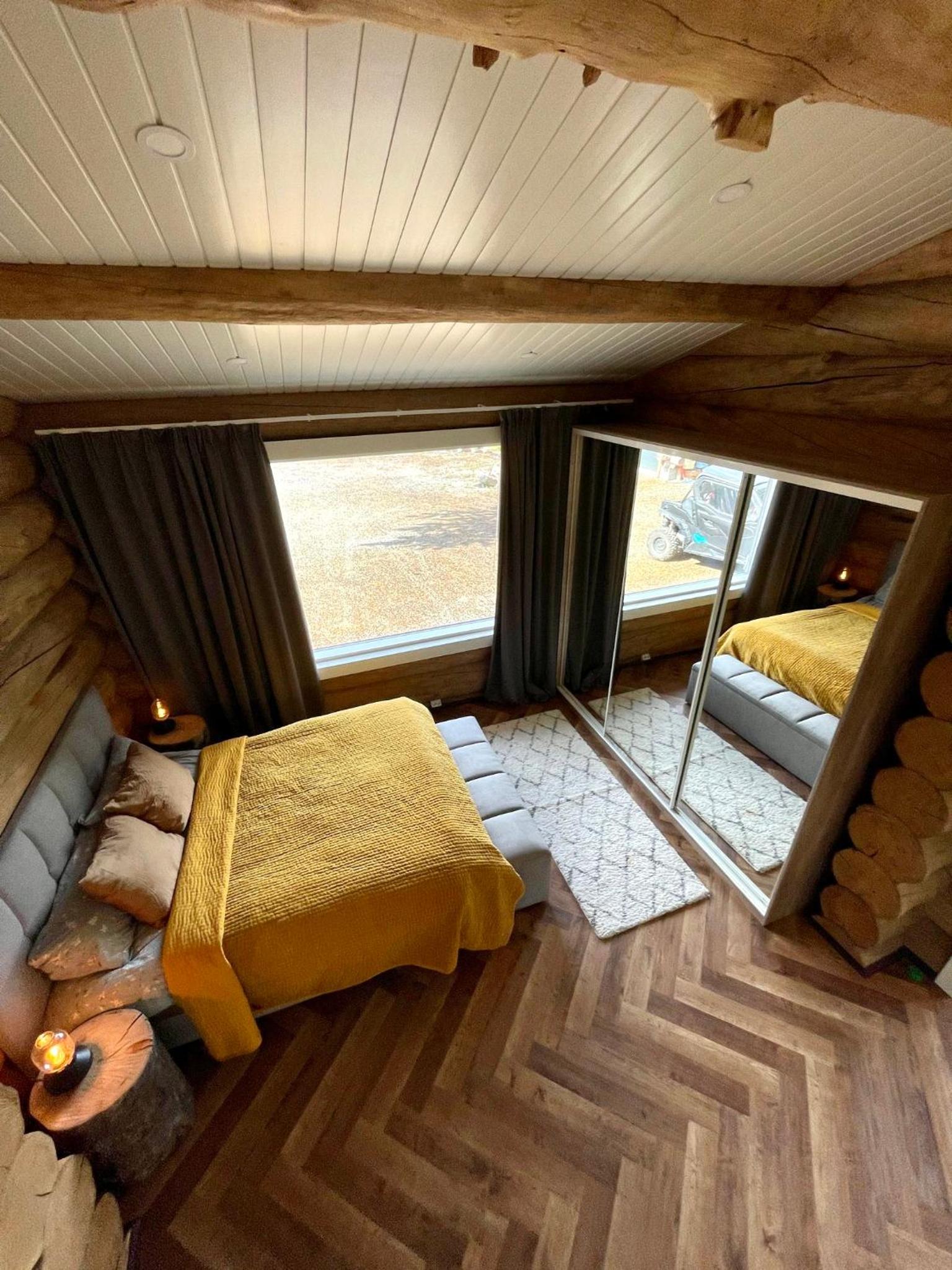 Luxury Log Villa by Invisible Forest Lodge