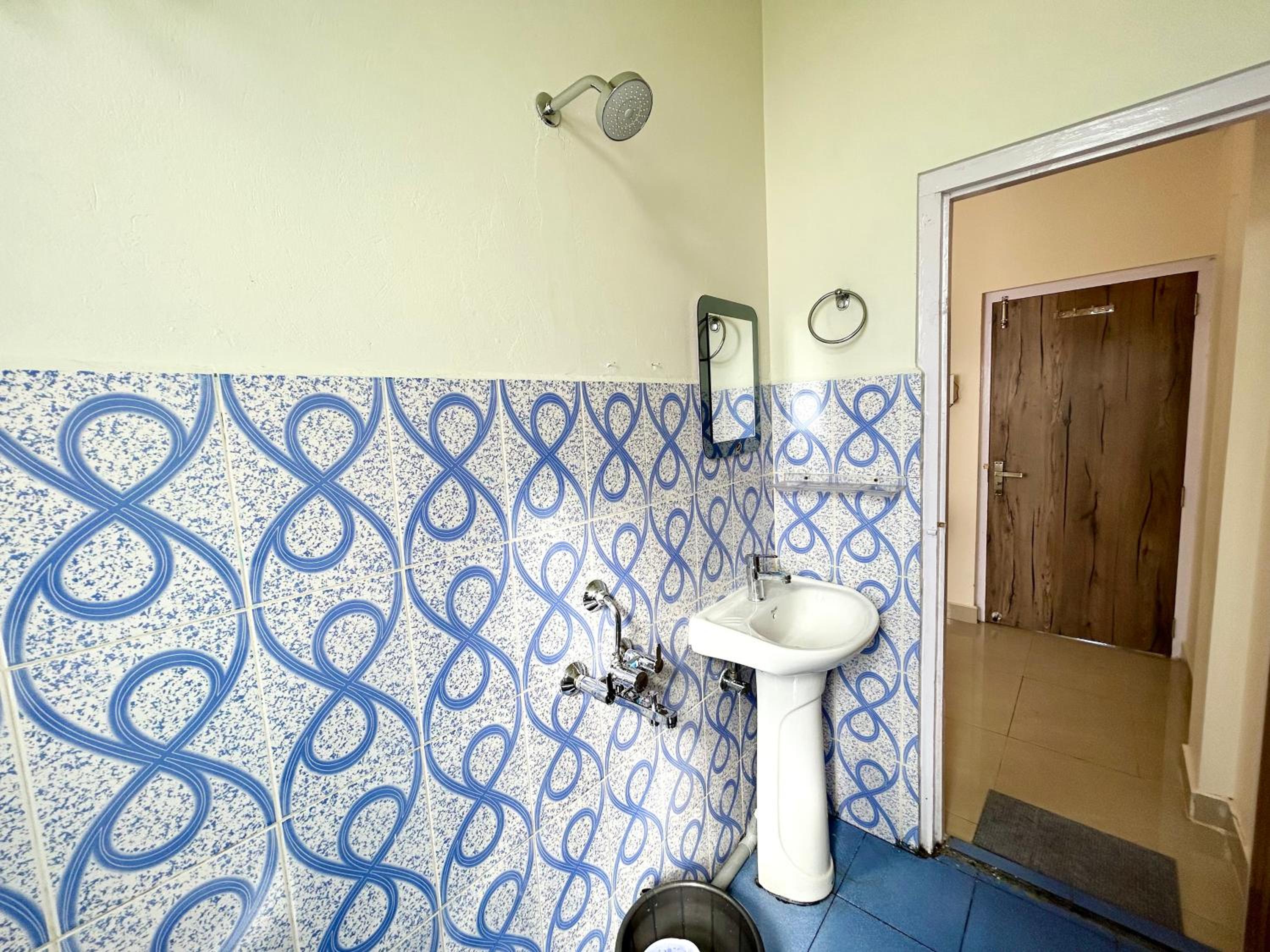 Yepplo Holiday Home - Complimentary Breakfast - 24 hrs Caretaker & Power Backup view 4
