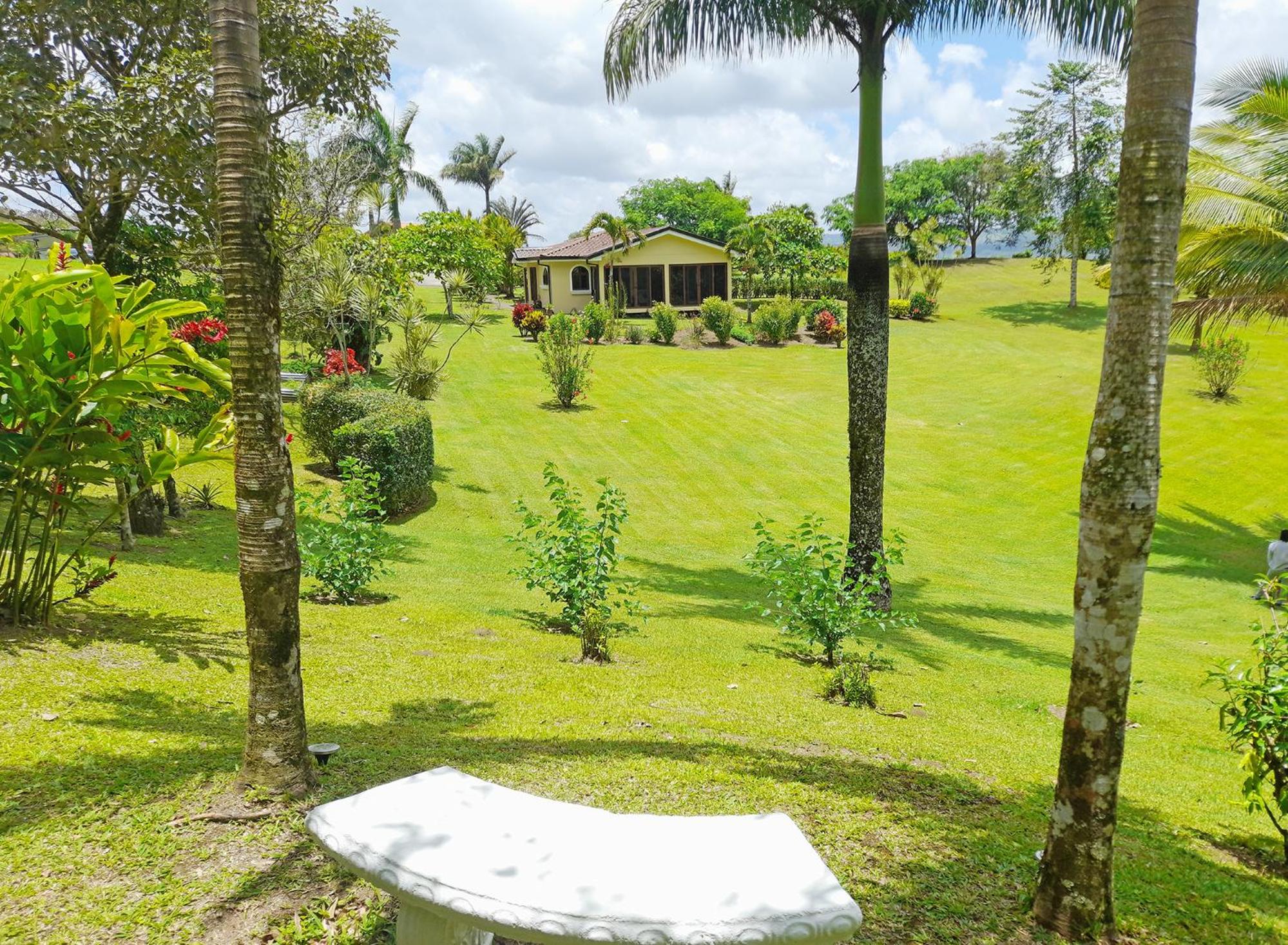 TOP RATED - Stunning Lake Arenal 2 Bed Country House