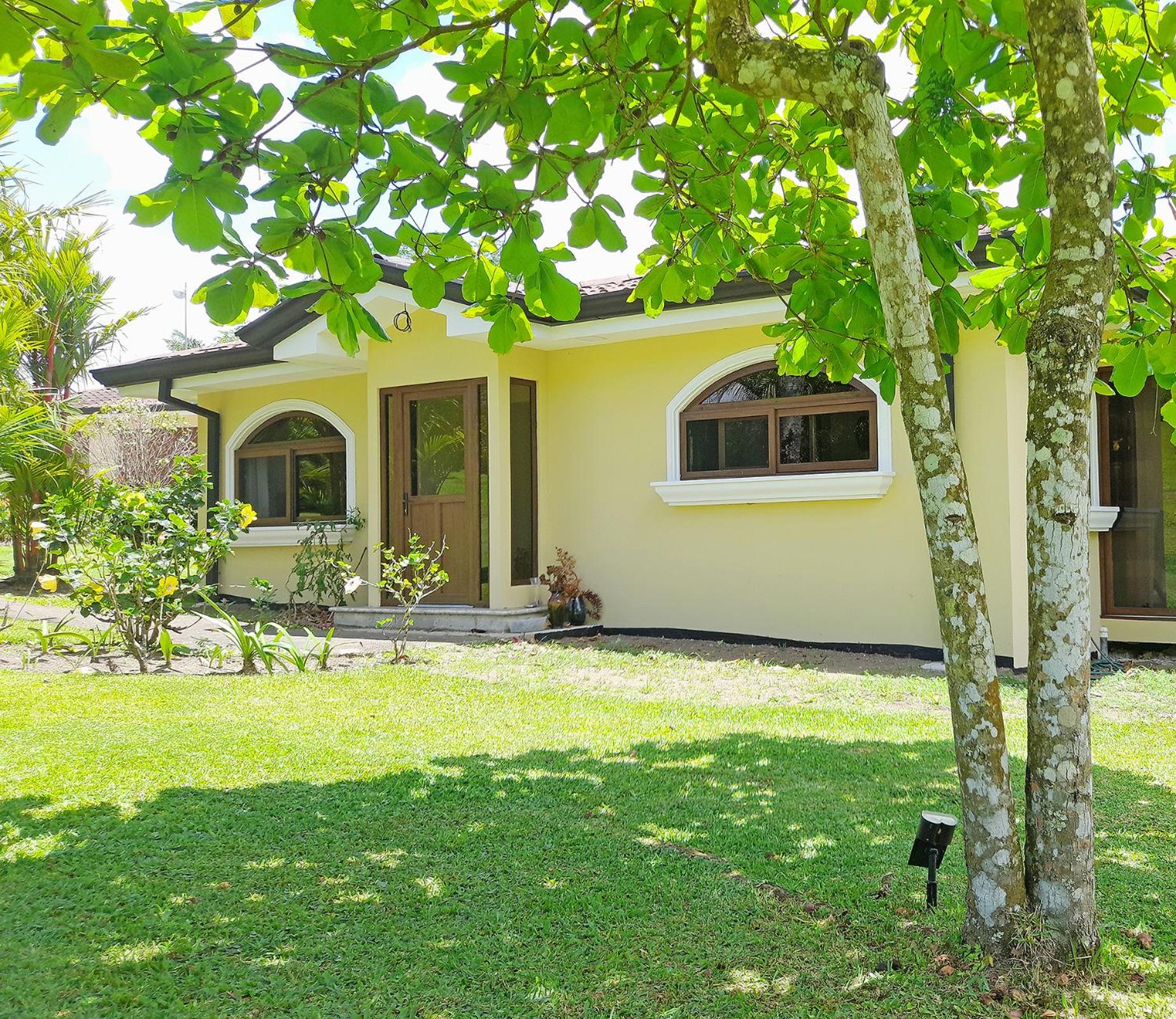 TOP RATED - Stunning Lake Arenal 2 Bed Country House