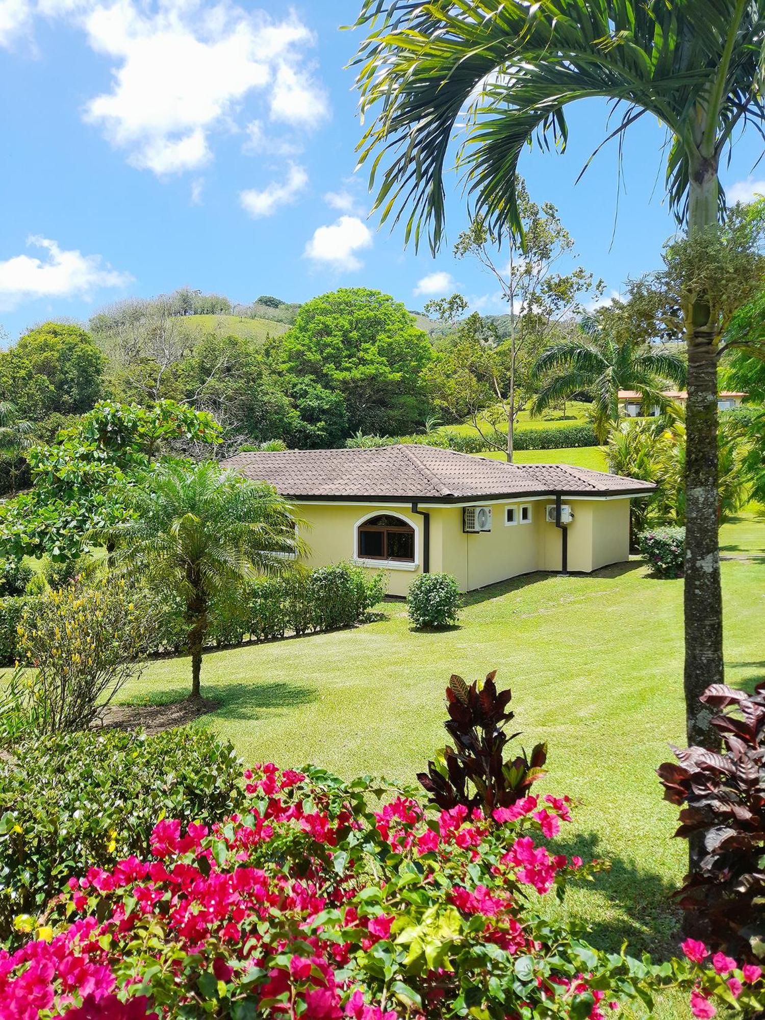 TOP RATED - Stunning Lake Arenal 2 Bed Country House