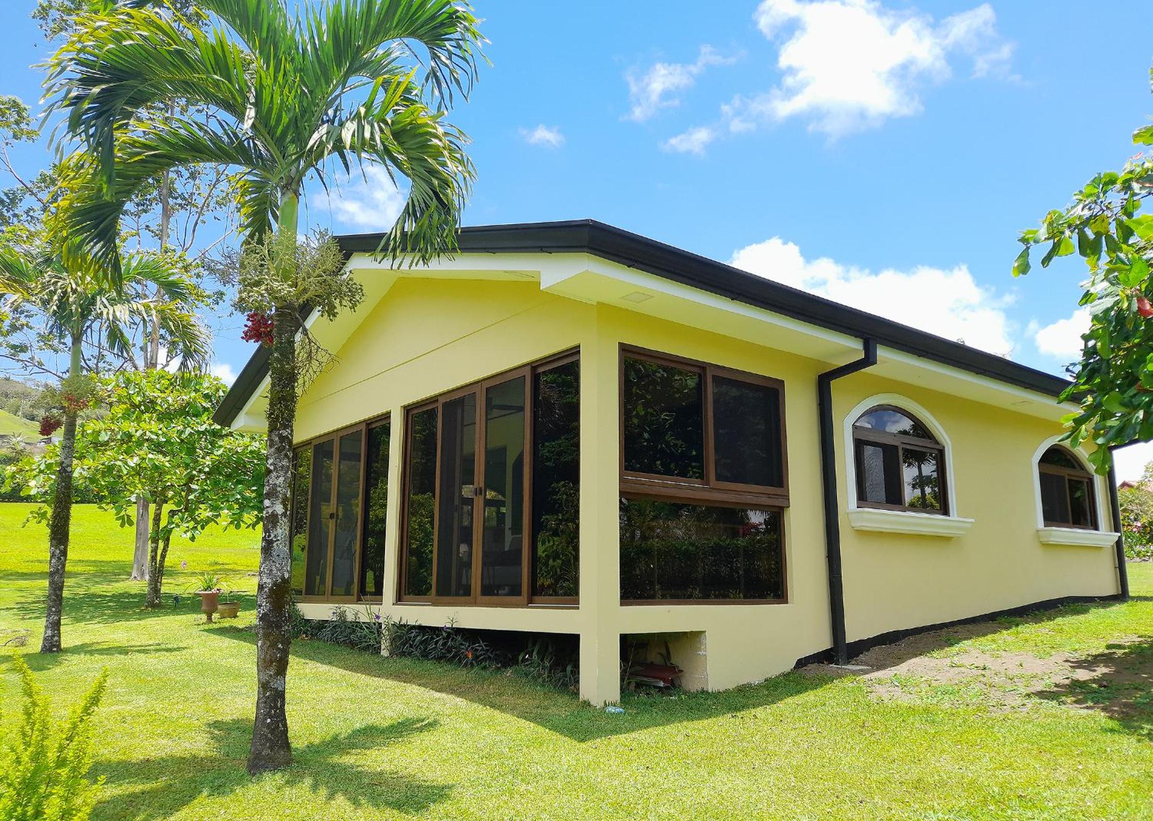 TOP RATED - Stunning Lake Arenal 2 Bed Country House
