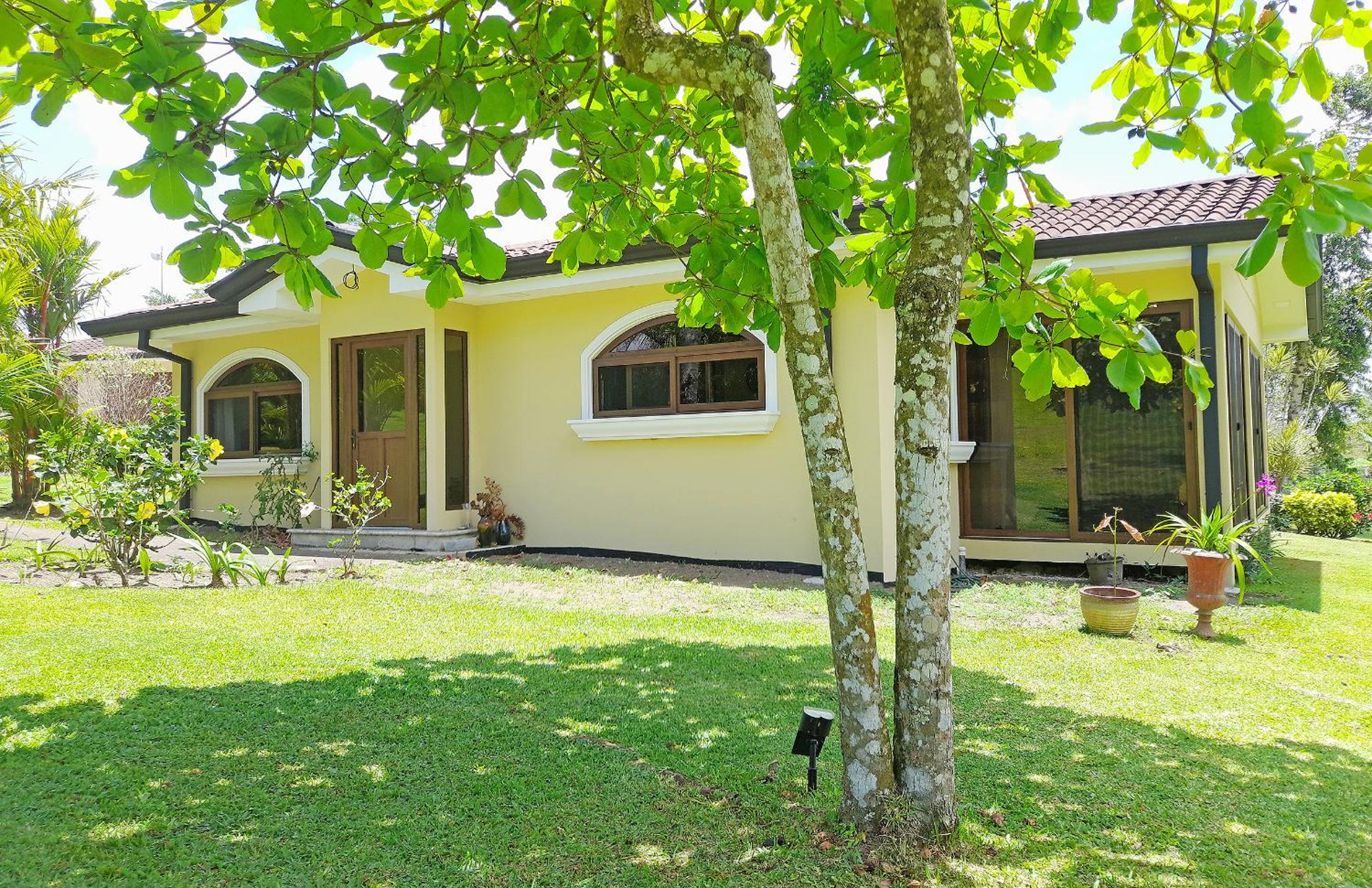 TOP RATED - Stunning Lake Arenal 2 Bed Country House