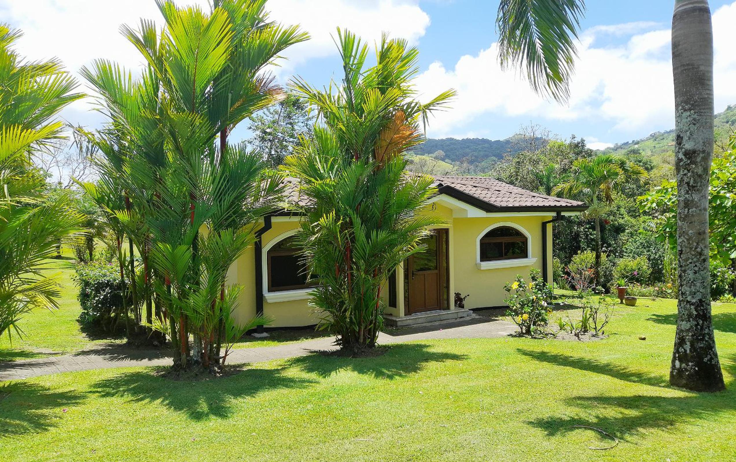 TOP RATED - Stunning Lake Arenal 2 Bed Country House