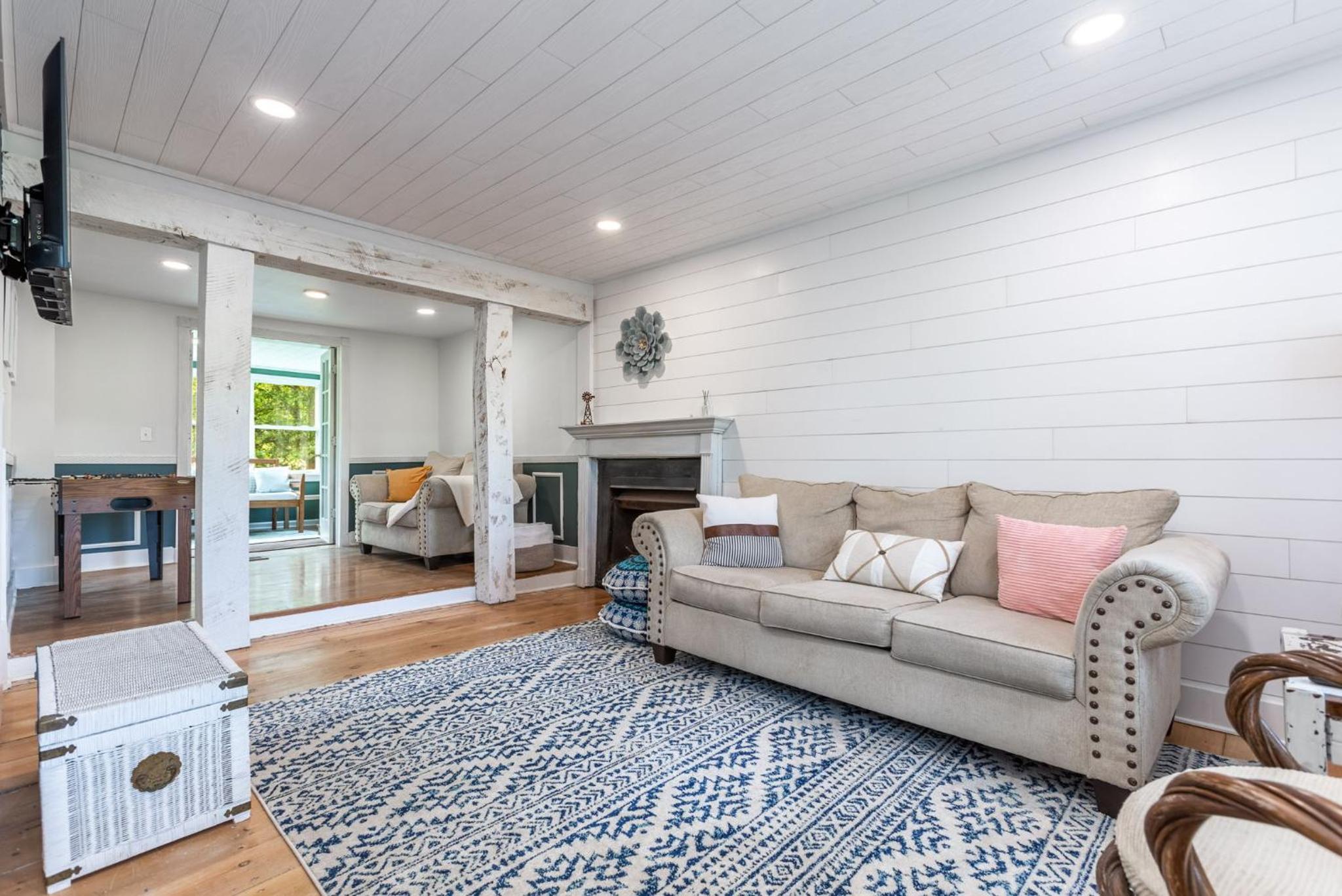 Unique Stay! Ricketts Chic Farmhouse Retreat with Stargazing Bubble Tent view 4
