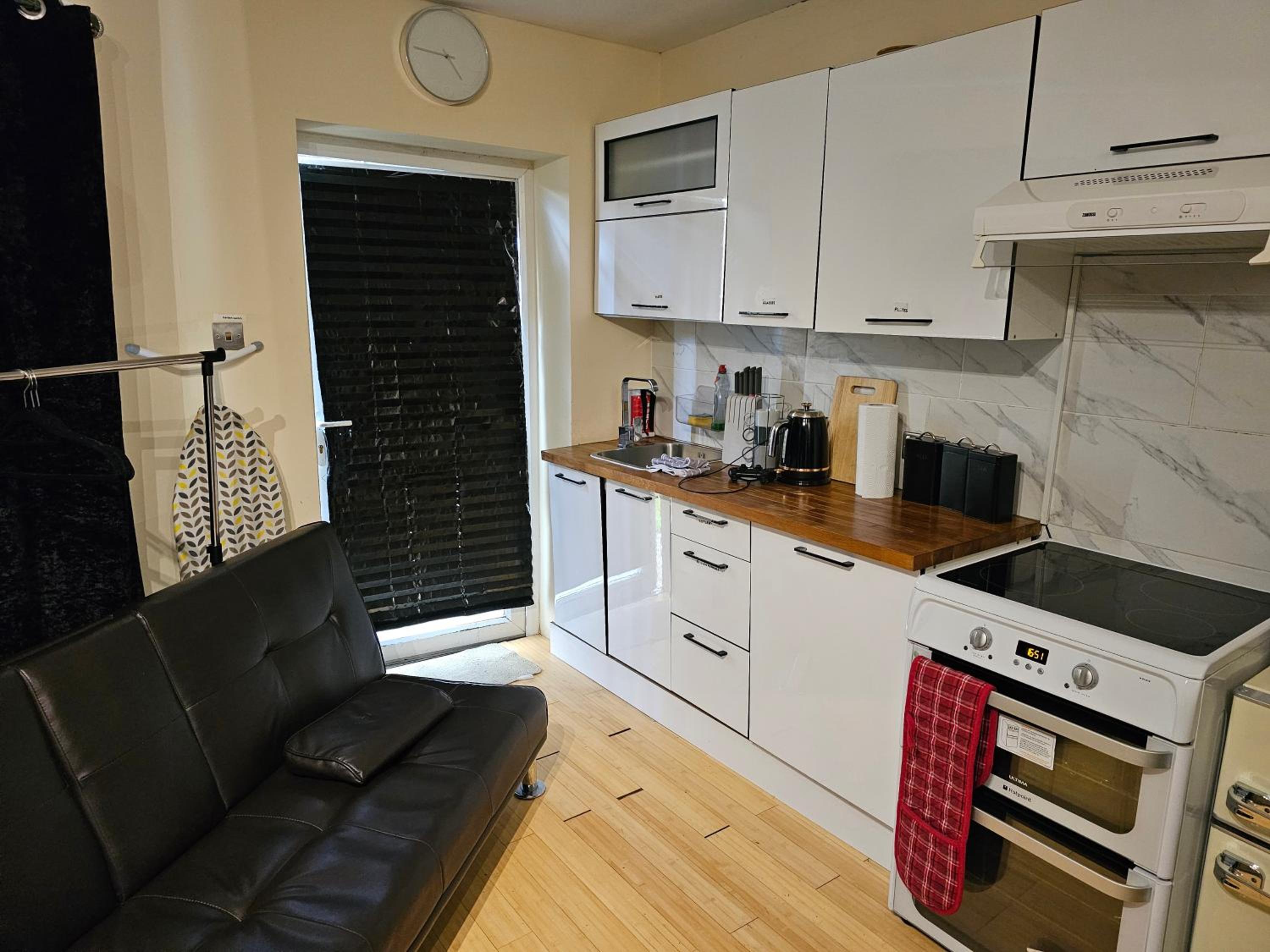 Umbrella Properties Private Apartment Birmingham view 3