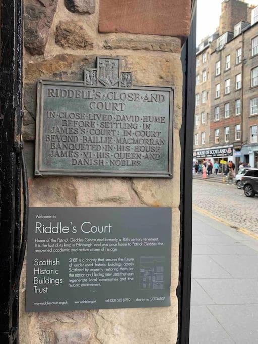 16th Century Courtyard Apartment on the Royal Mile view 4