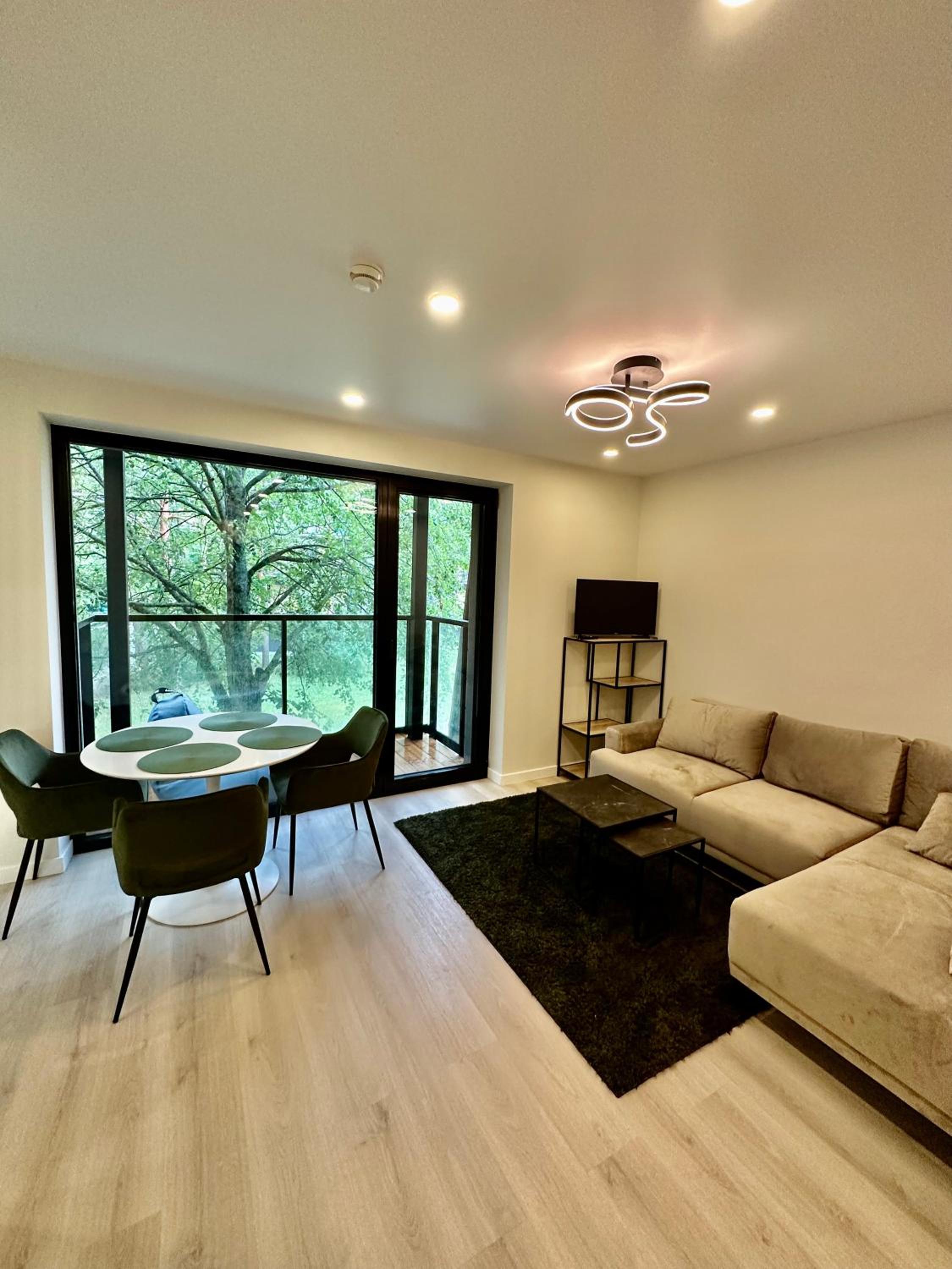 Green Leaf Apartment Vanagupe