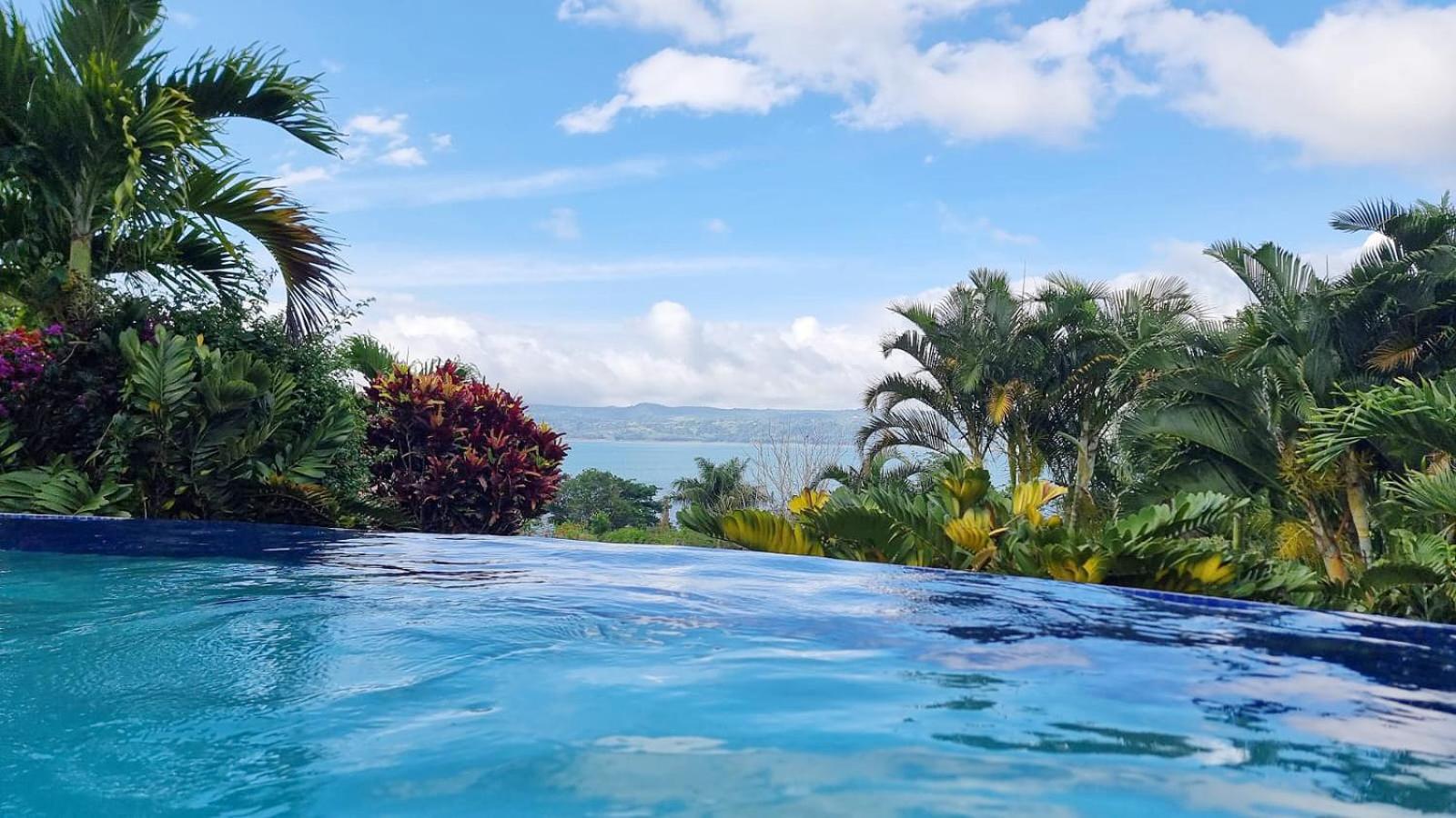 TOP RATED - Stunning Lake Arenal 2 Bed Country House