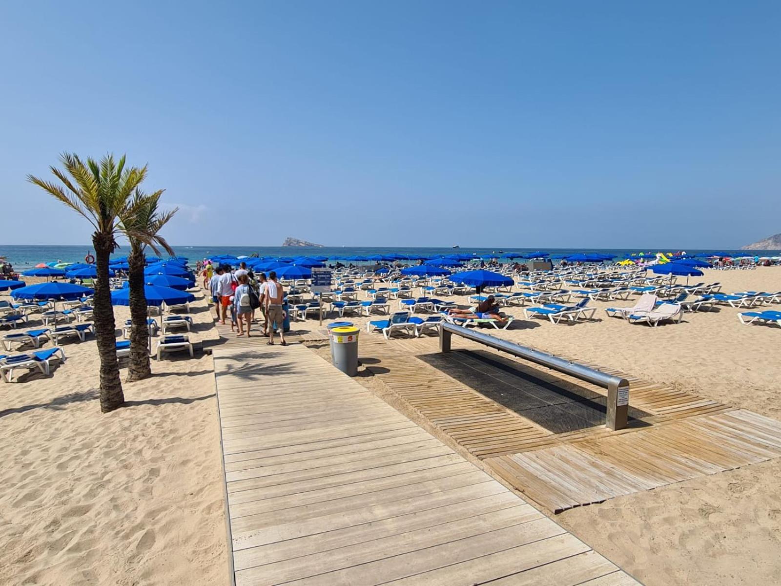 FIRST LINE 2-bedroom apartment, POOL, free WI-FI, air-conditioning, FREE parking