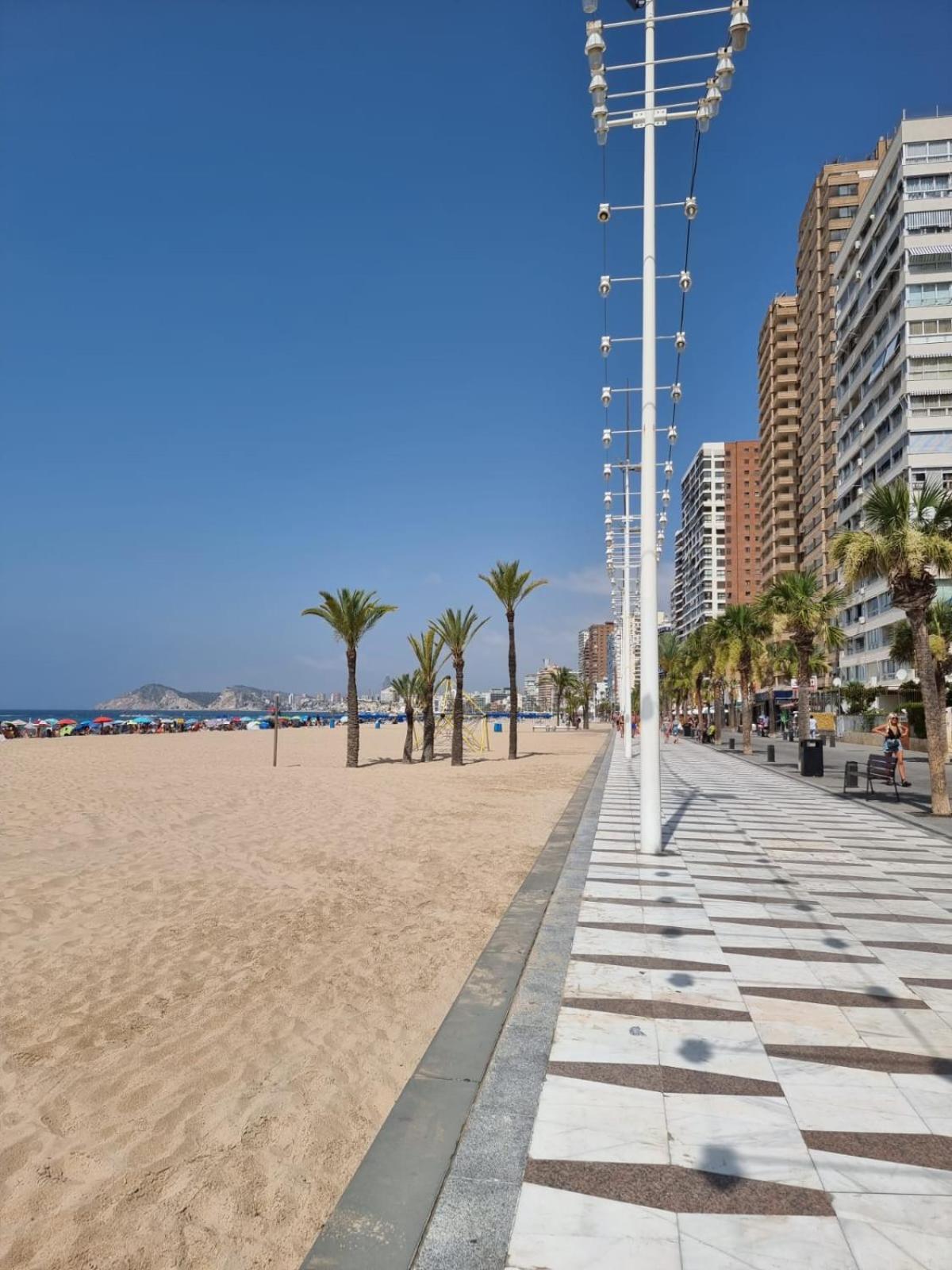 FIRST LINE 2-bedroom apartment, POOL, free WI-FI, air-conditioning, FREE parking