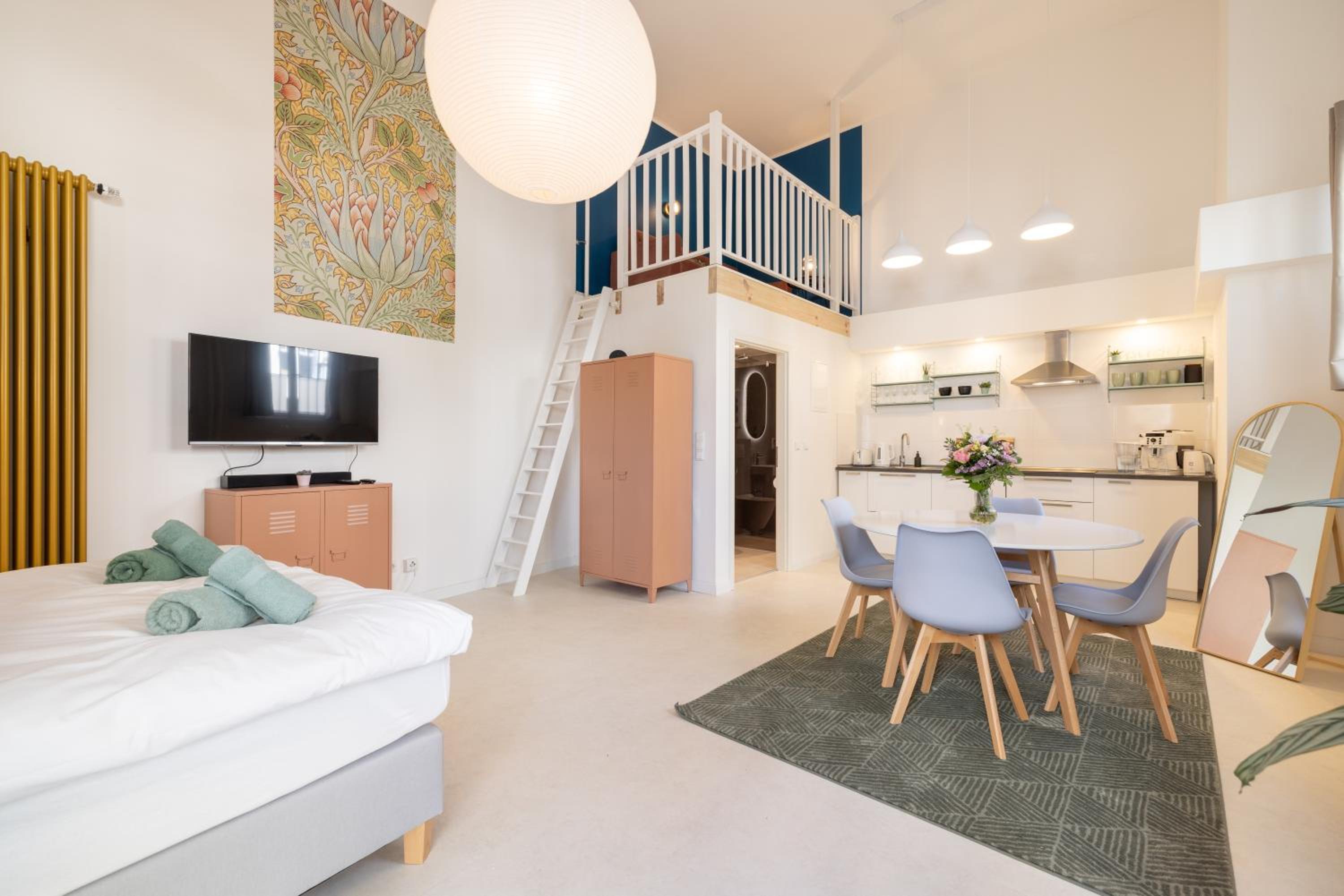 Great 1-room Loft