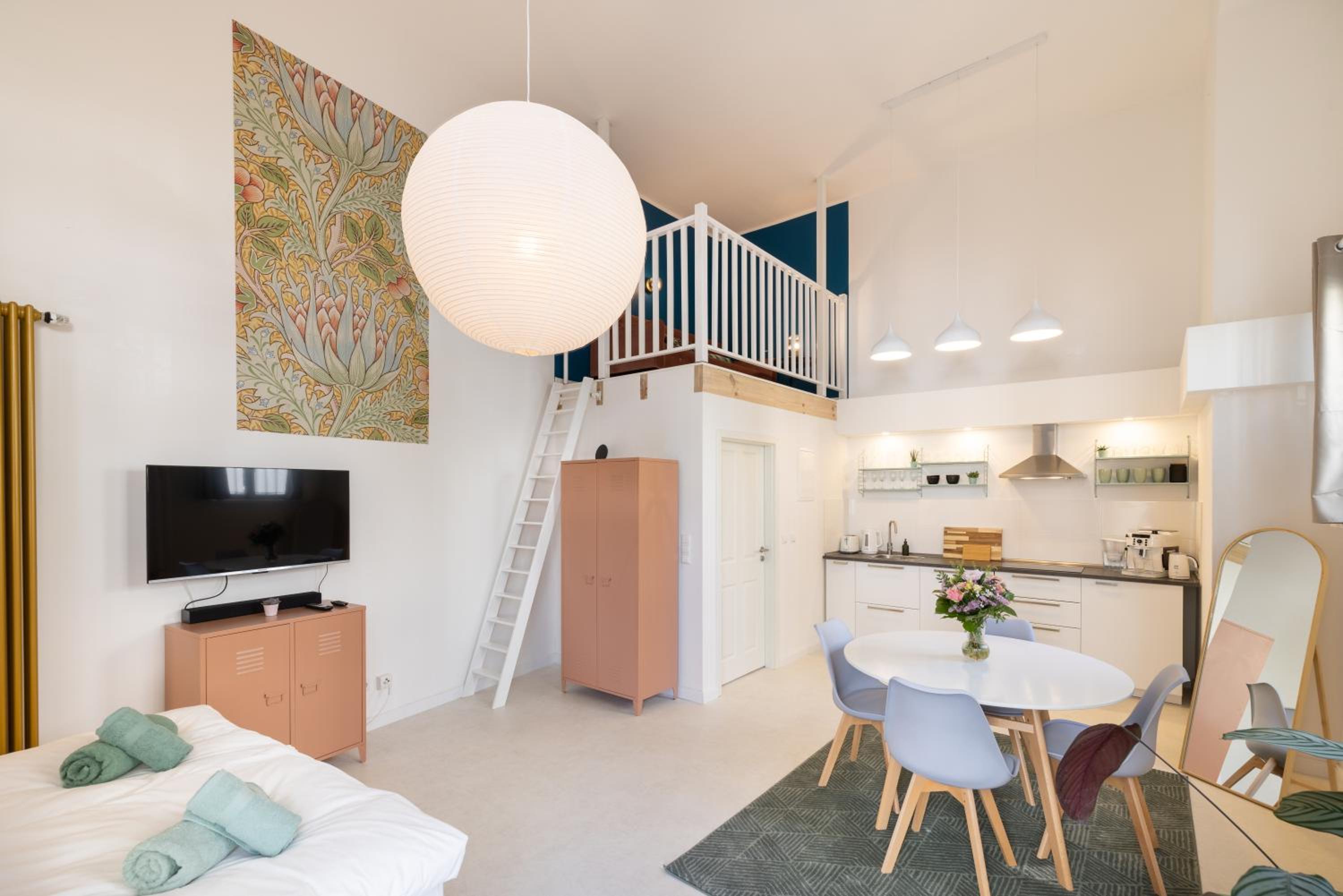 Great 1-room Loft
