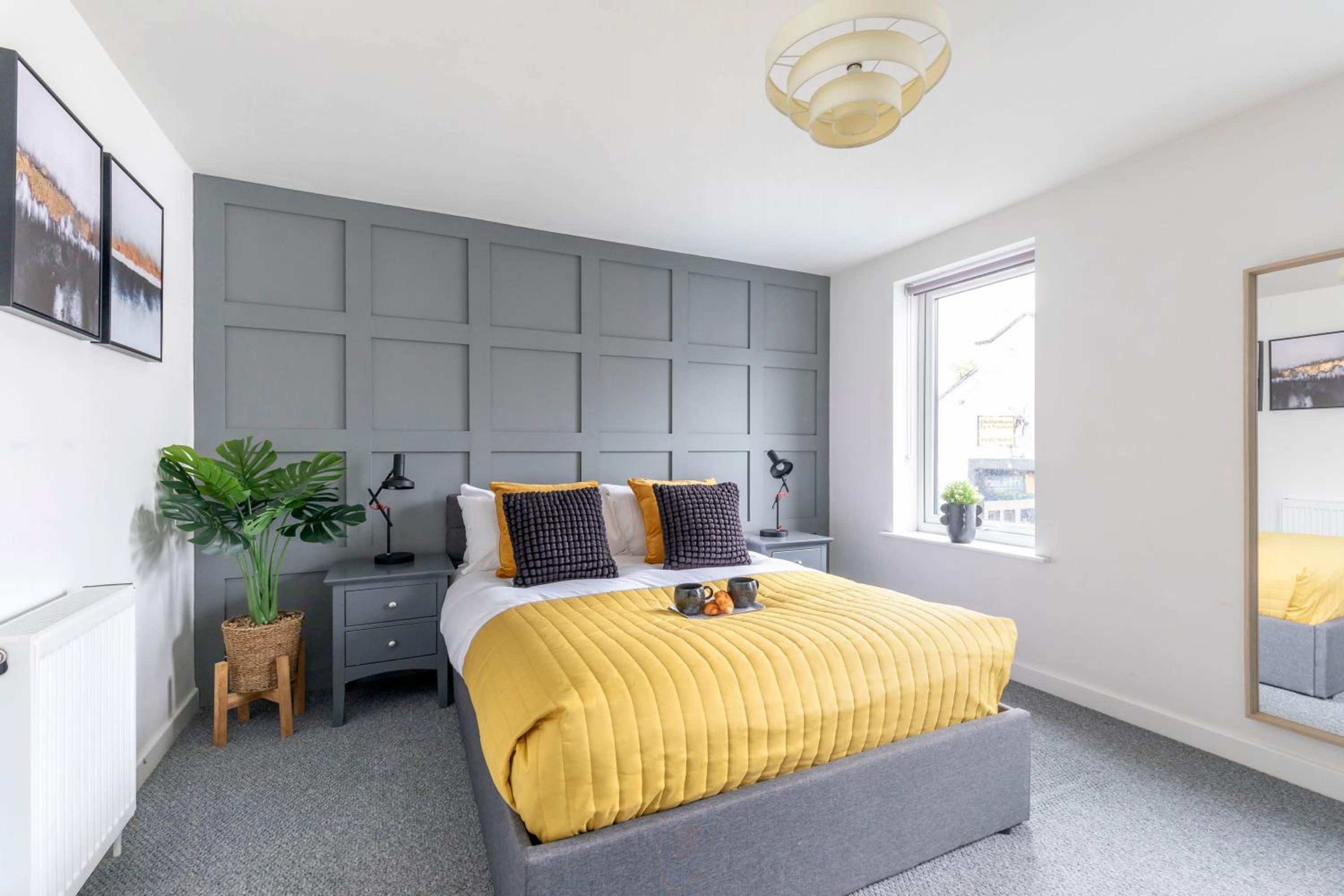 Modern 4 Bedroom 4 Bathroom Home in Cheltenham view 5