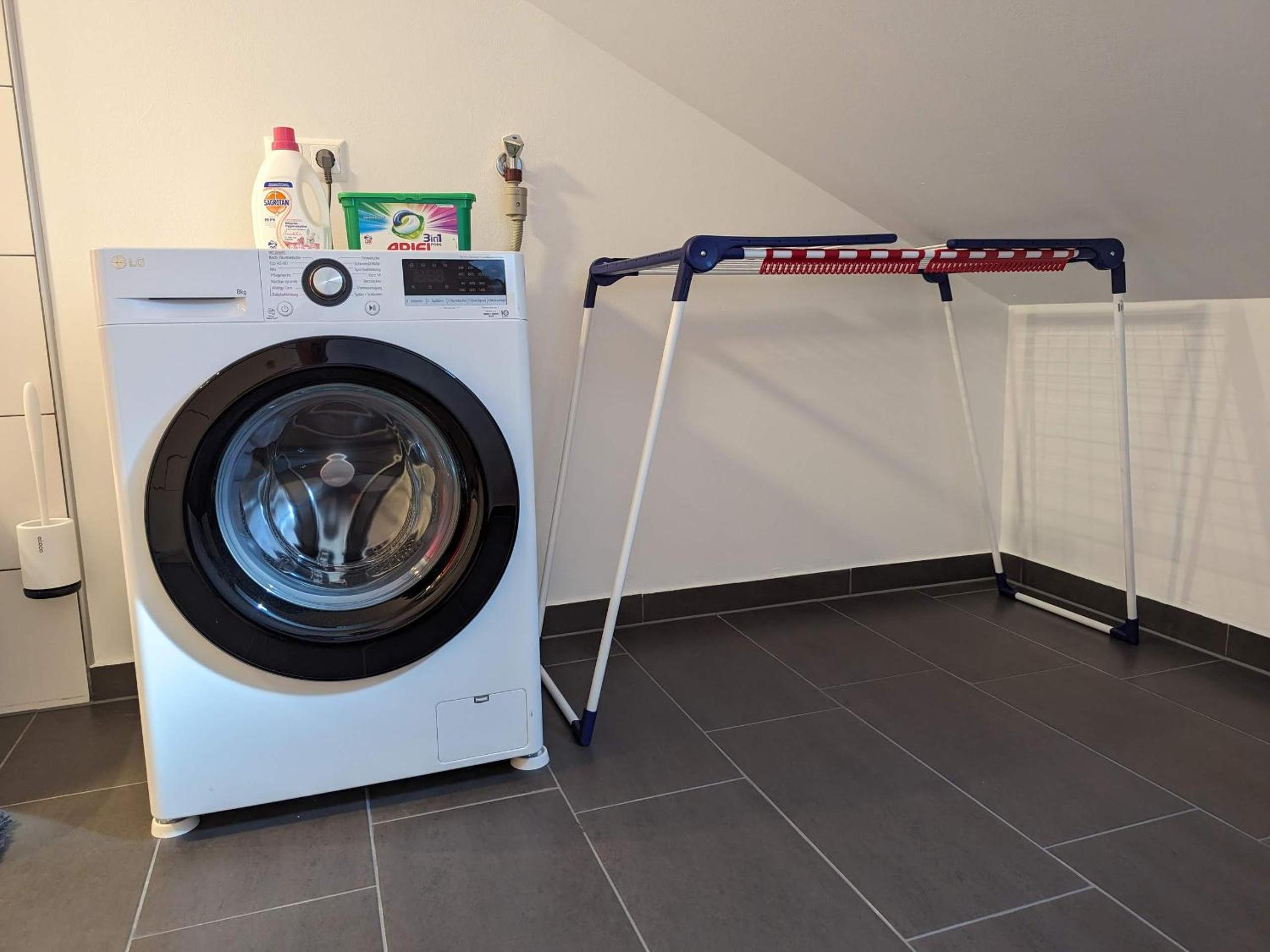 Anton's bunte Welt (100 m², Parkplatz, Garten und viel mehr)