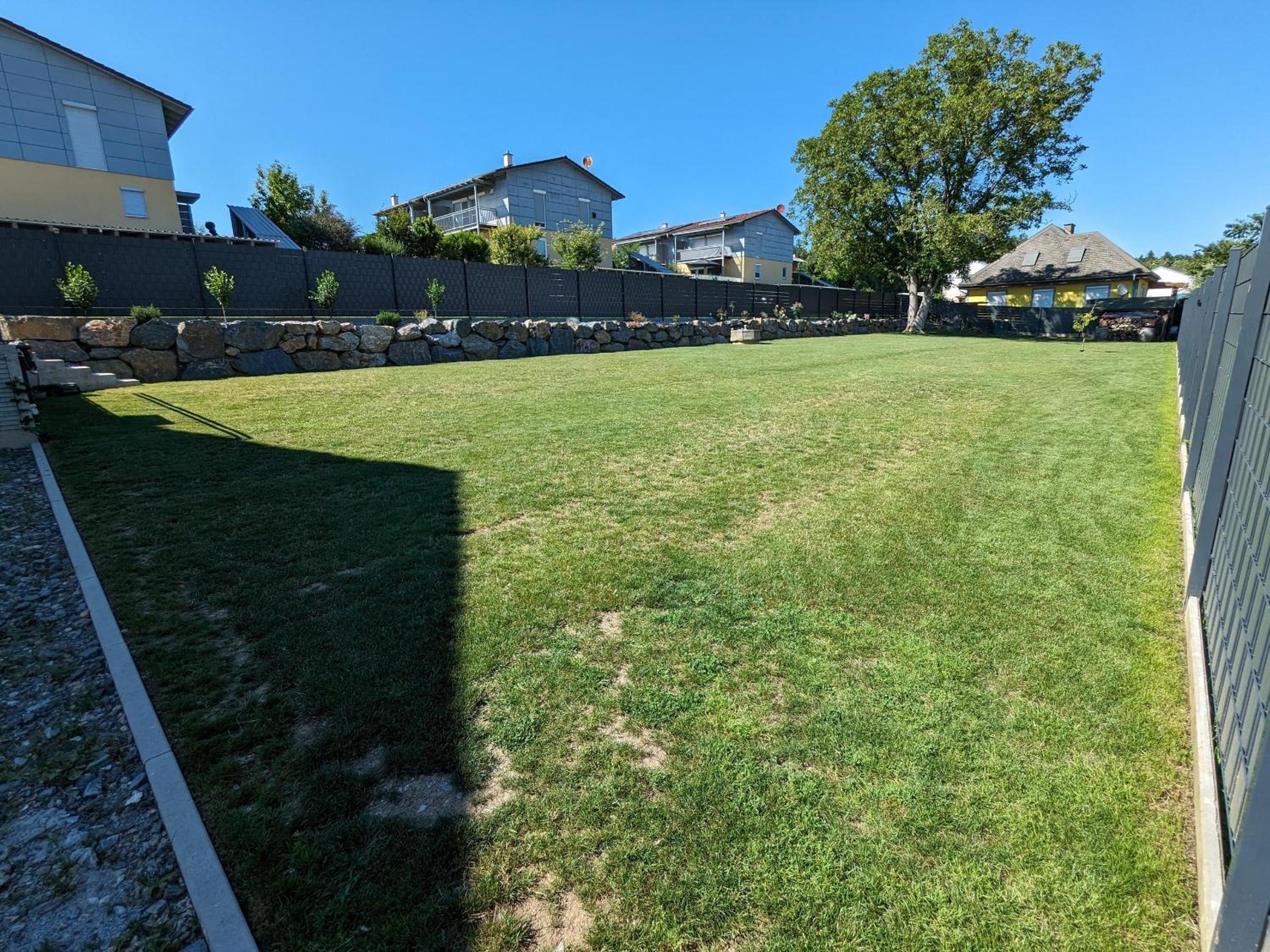 Anton's bunte Welt (100 m², Parkplatz, Garten und viel mehr)