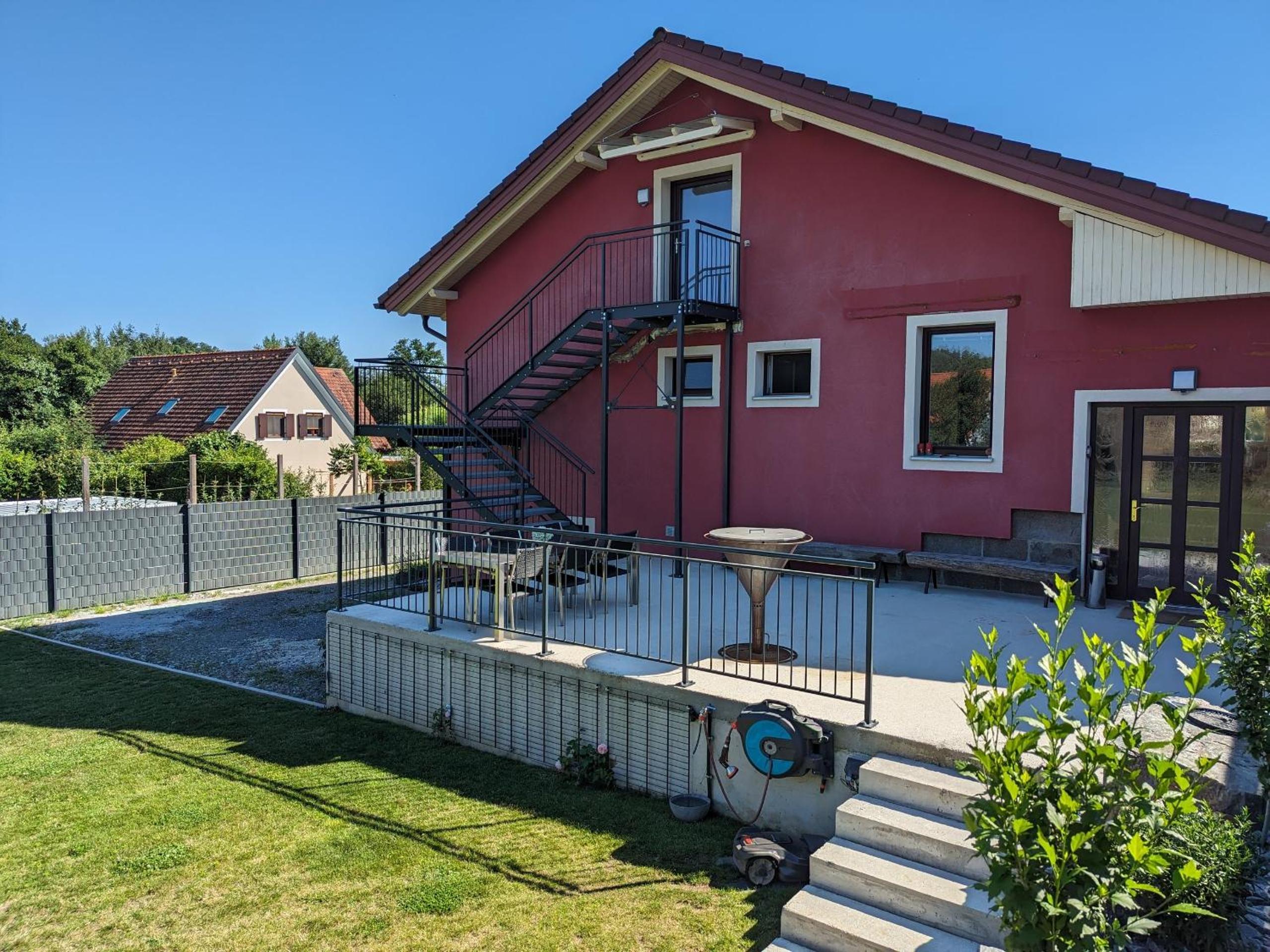 Anton's bunte Welt (100 m², Parkplatz, Garten und viel mehr)