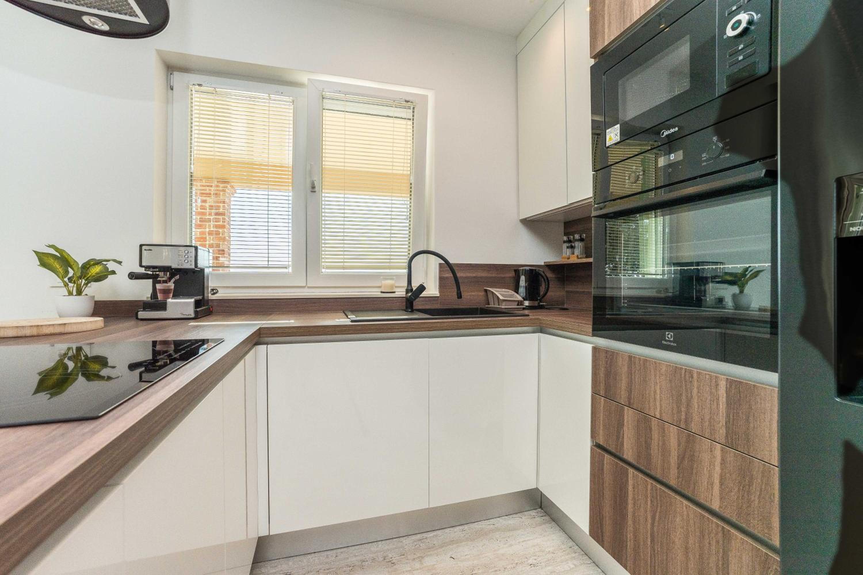 Exclusive luxury Villa with glorious sea view - by TA Leut Agency view 5