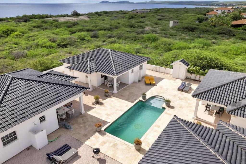Villa Pearl - Steps from the Sea