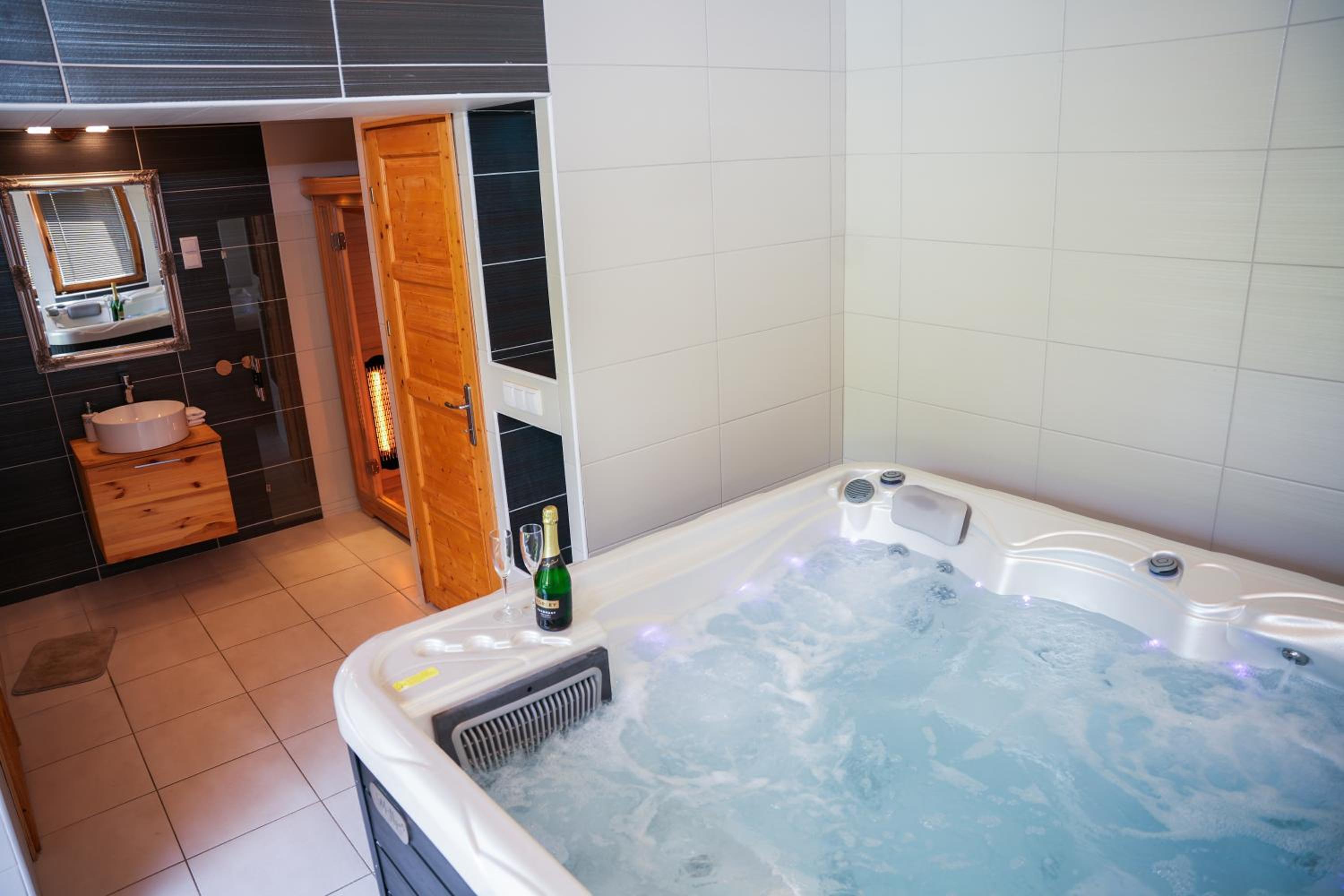 Várkert Deluxe Apartmanház - korlátlan privát wellness view 5