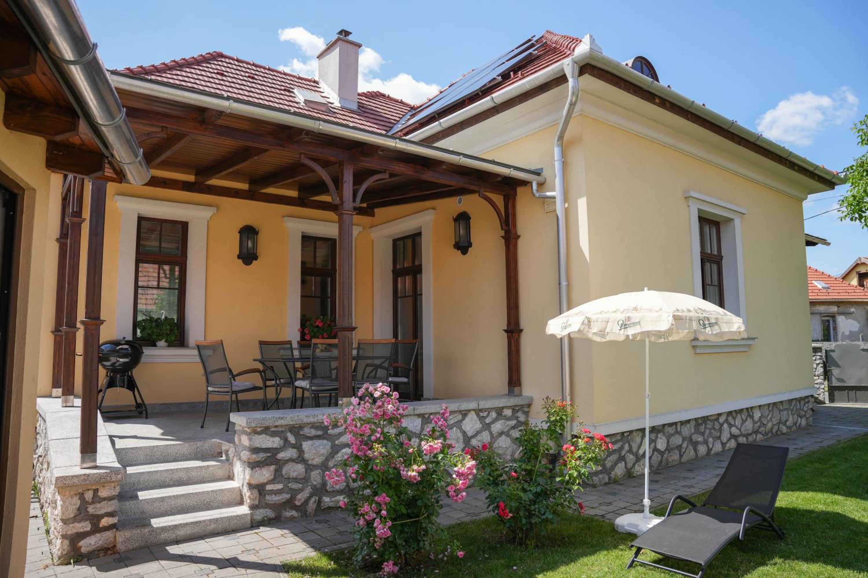 Várkert Deluxe Apartmanház - korlátlan privát wellness view 3