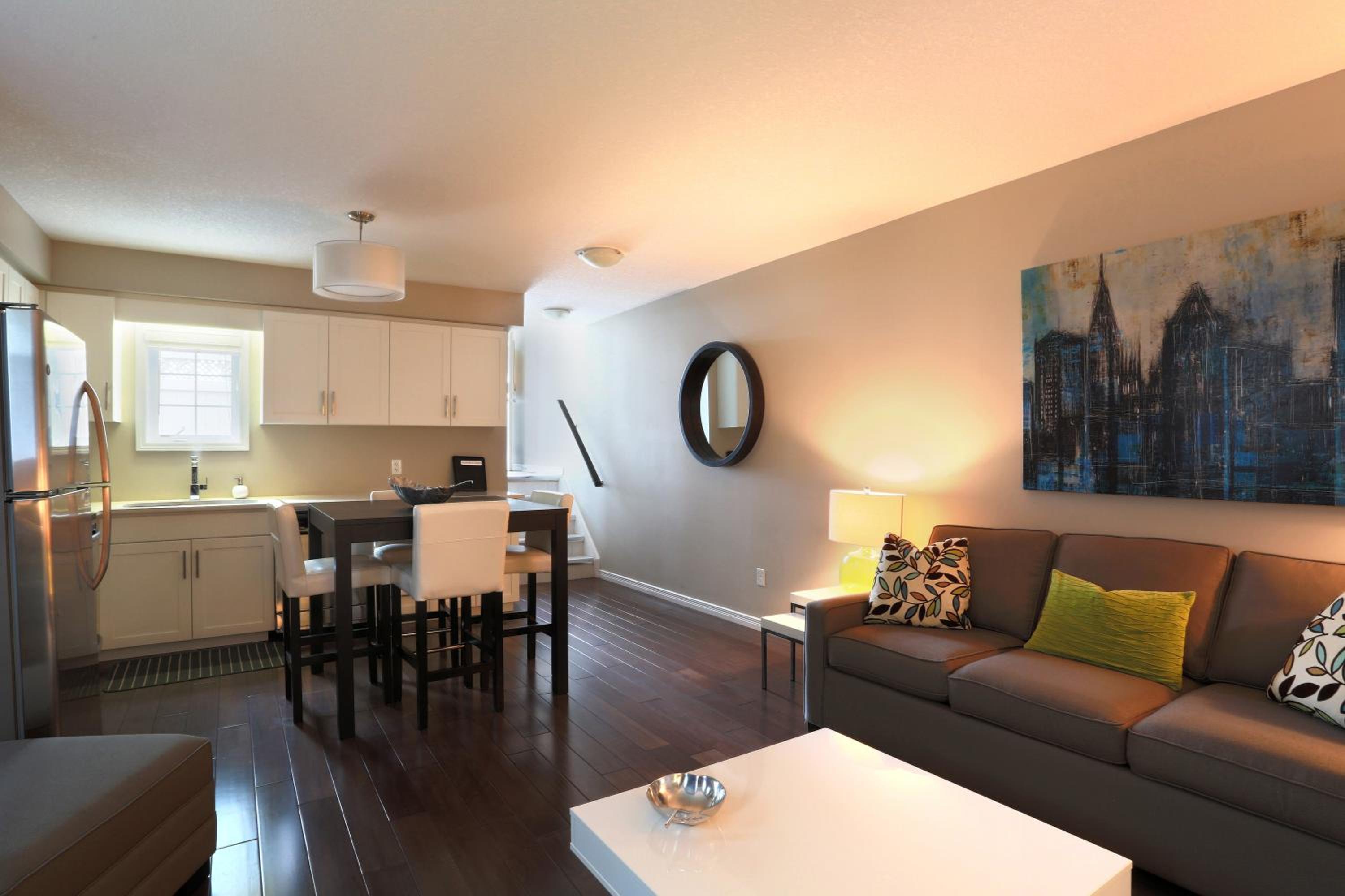 Kitchener Vacations - Boardwalk Homes - Executive Townhomes - Property Image 2