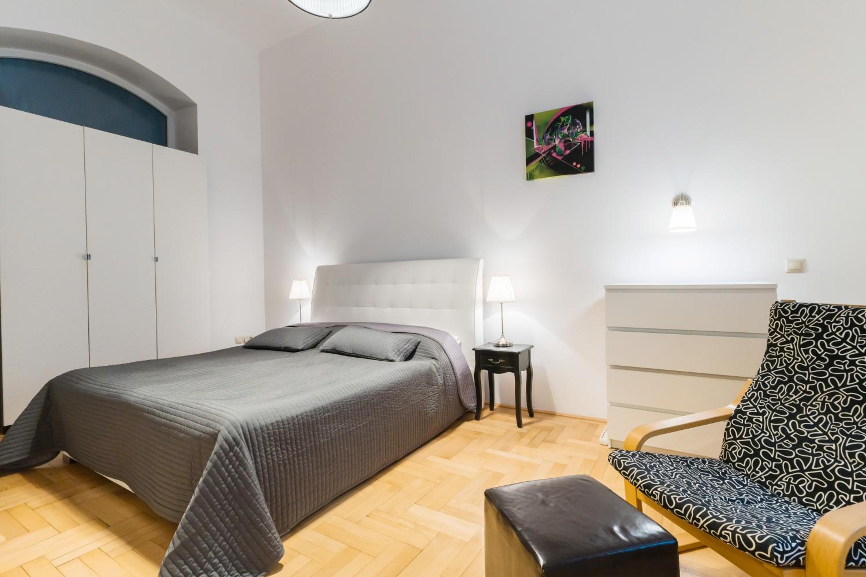 Z Loft Central Apartment-1 BR- Downtown view 5