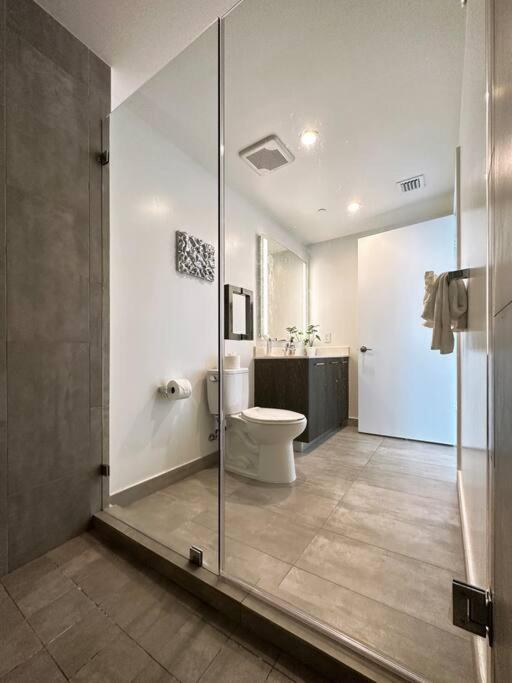 Downtown Miami 2 BR-Sleeps 6- 1-Kingbed, Sofabed