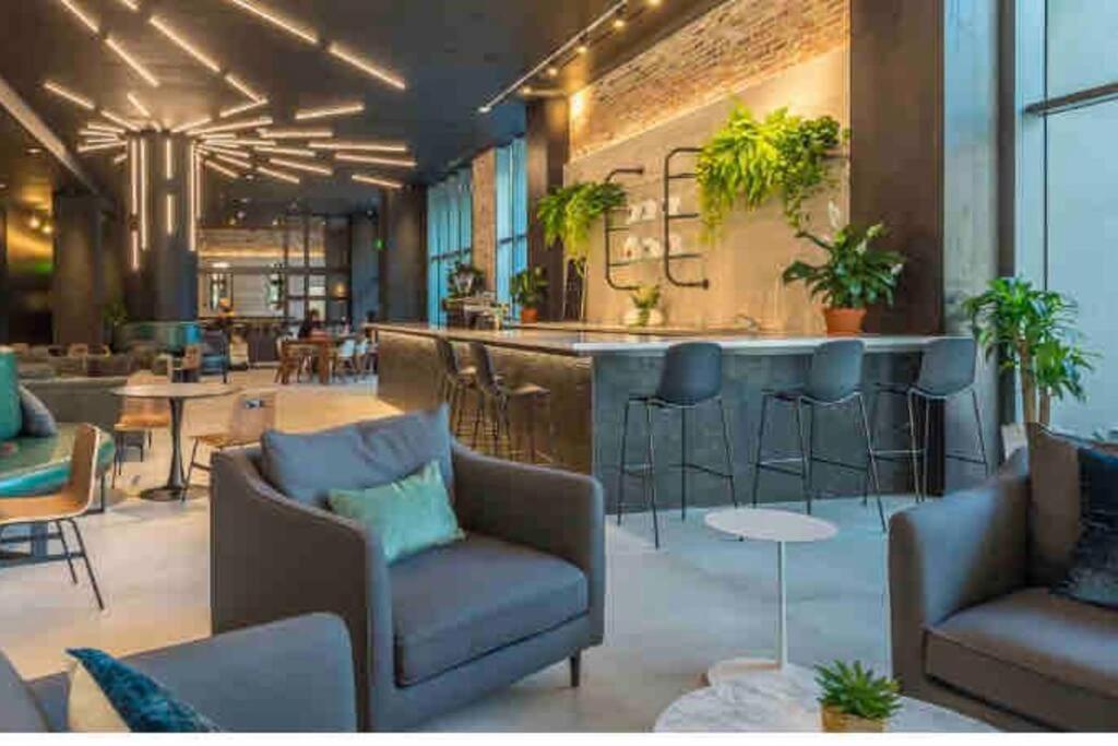 Downtown Miami 2 BR-Sleeps 6- 1-Kingbed, Sofabed