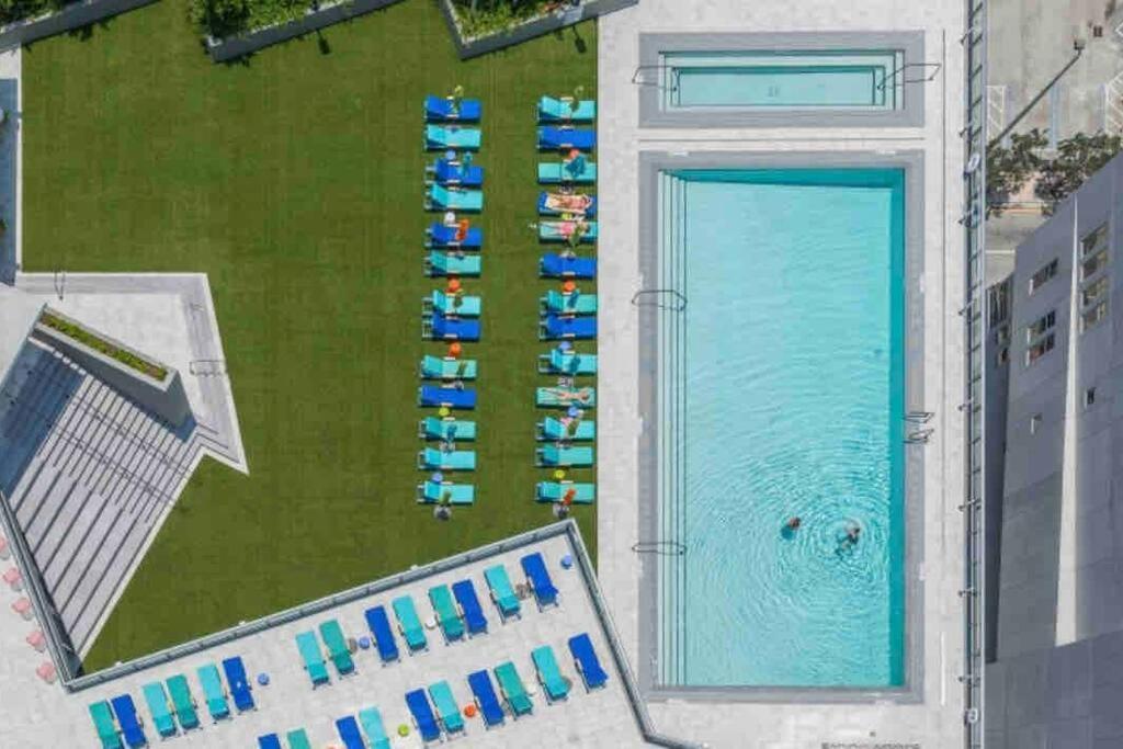 Downtown Miami 2 BR-Sleeps 6- 1-Kingbed, Sofabed