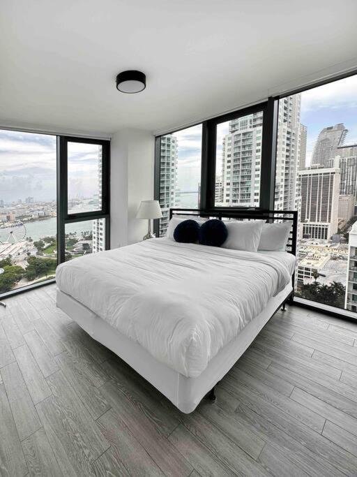 Downtown Miami 2 BR-Sleeps 6- 1-Kingbed, Sofabed