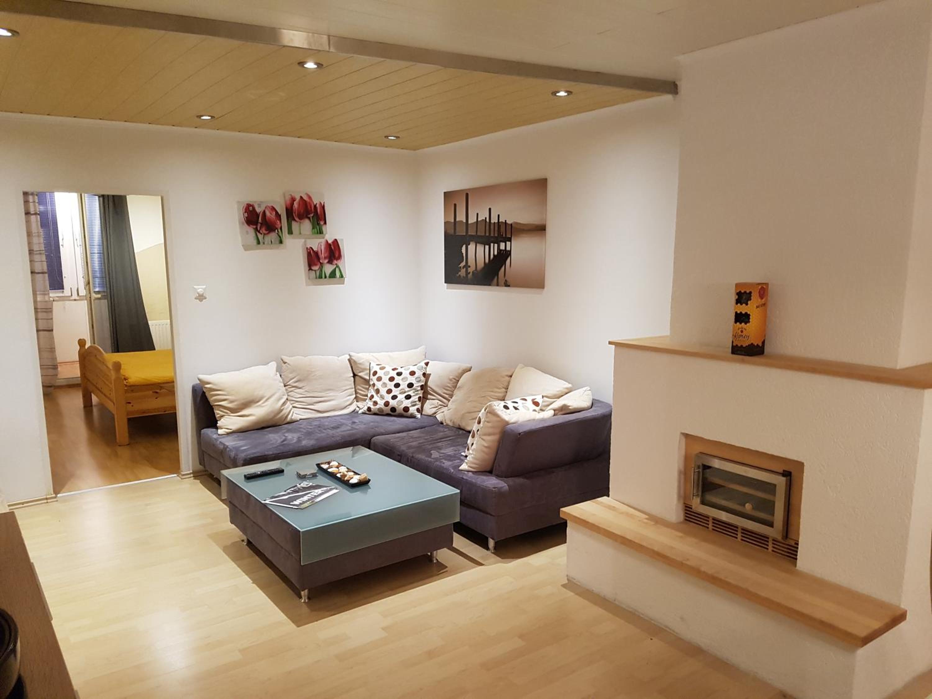 Esslinger Hauptstr Spacious apartment with loggia