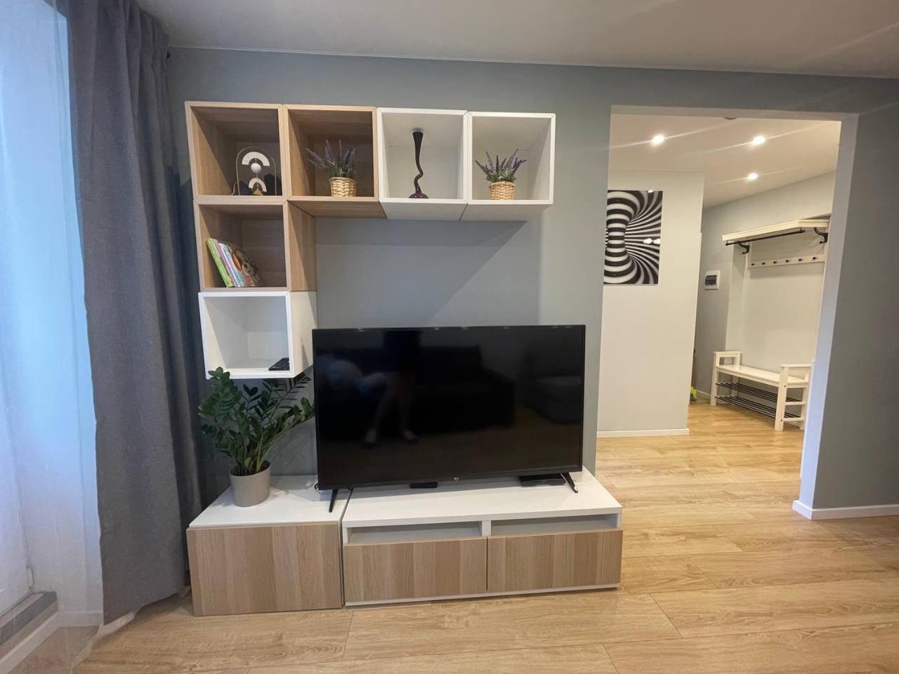 Modern 1BR Haven near Two Parks view 2