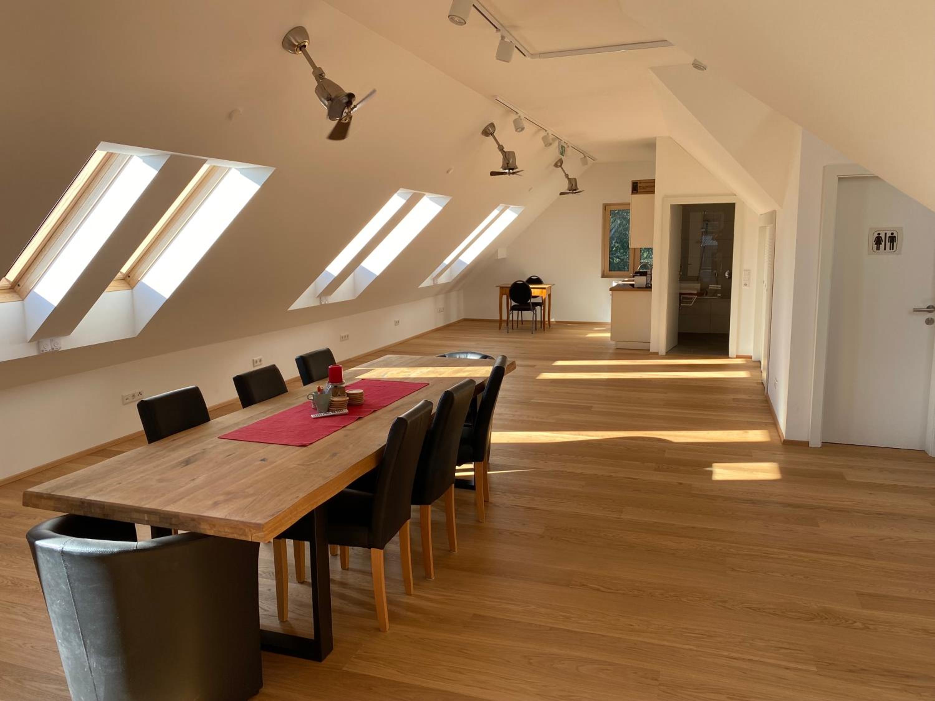 NICHT MEHR VERFÜGBAR Salzburg-Loft im Stadtteil Leopoldskron-Moos 120qm mit Balkon & Untersbergblick