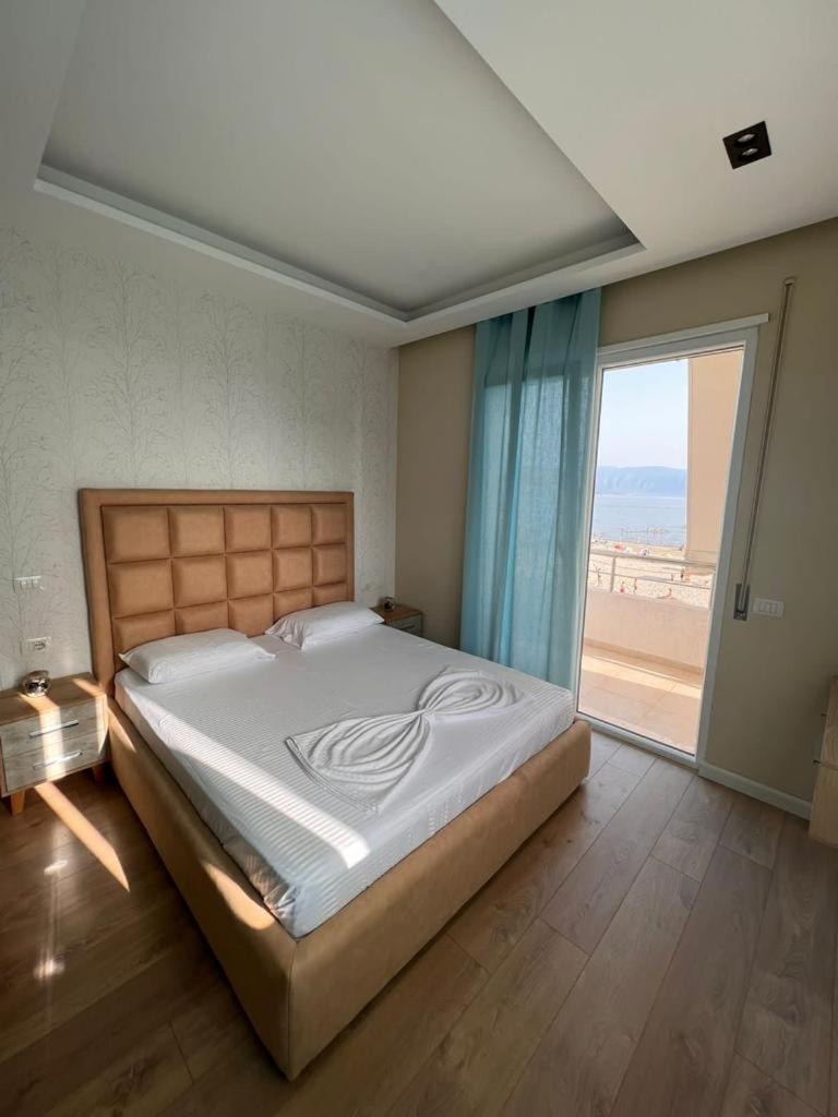 Soleil Apartment with sunbed & umbrella