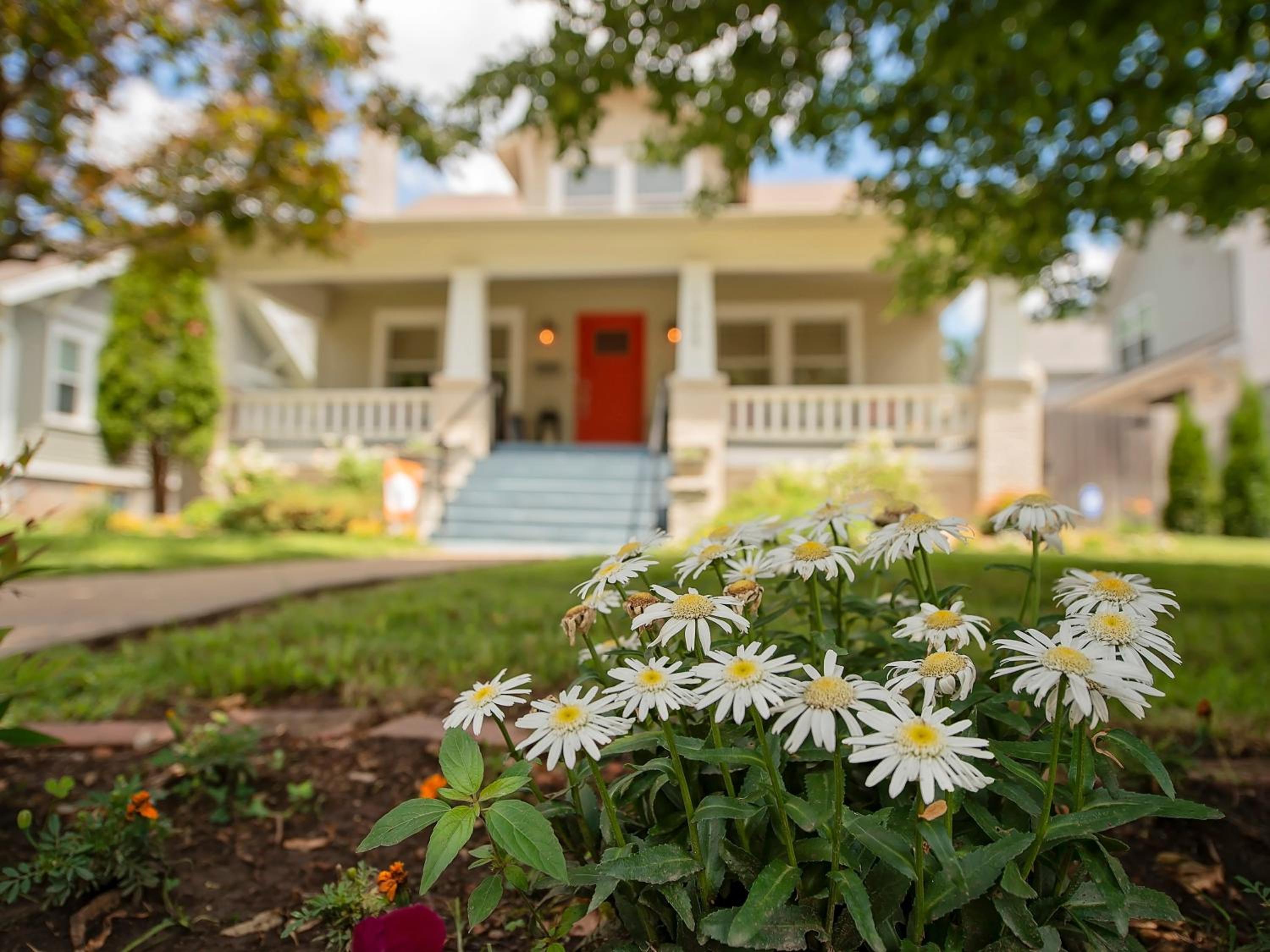 The Cherry St House|Dog Friendly |Sleeps 10 |Near MSU view 2