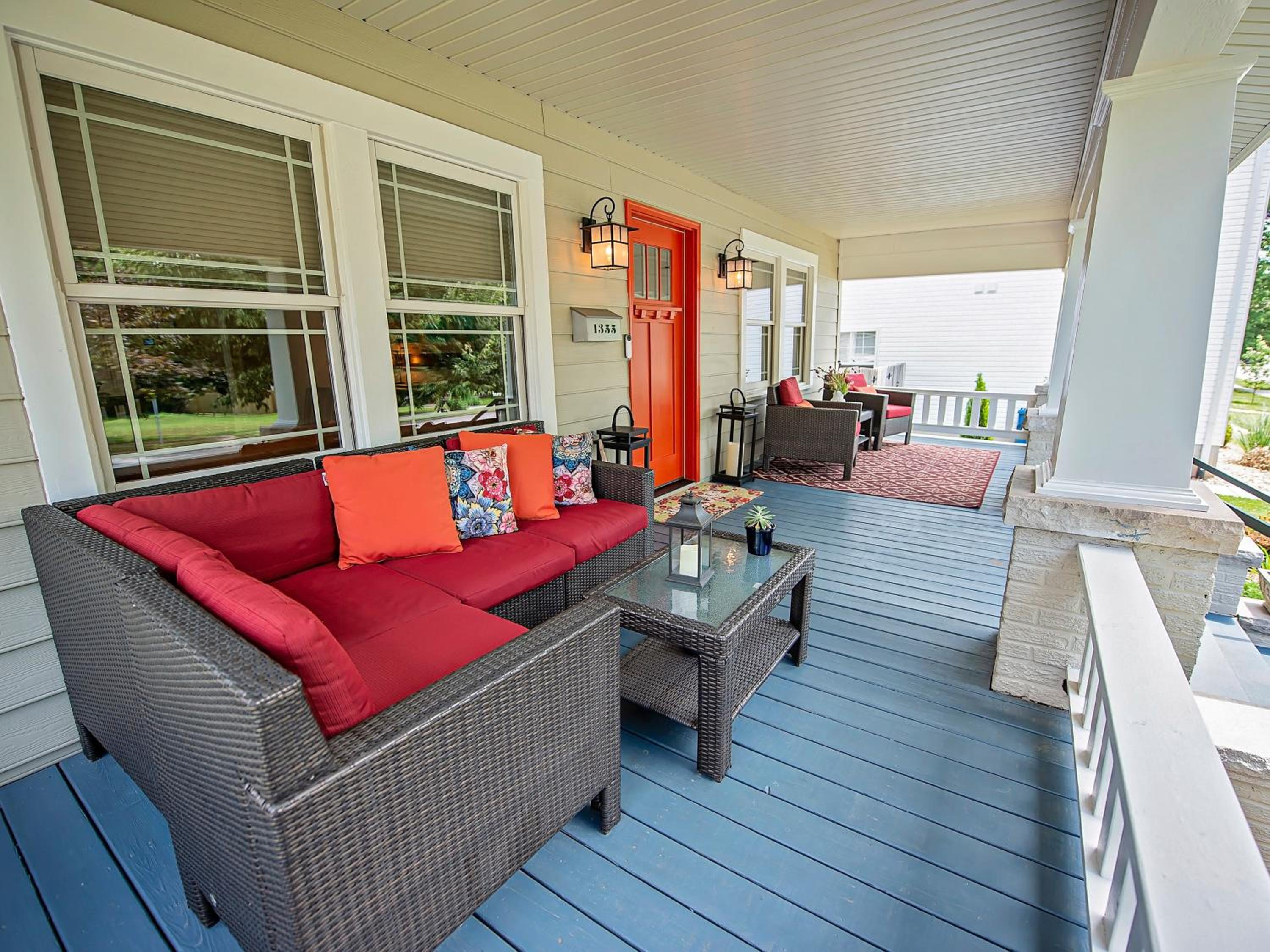 The Cherry St House|Dog Friendly |Sleeps 10 |Near MSU view 4