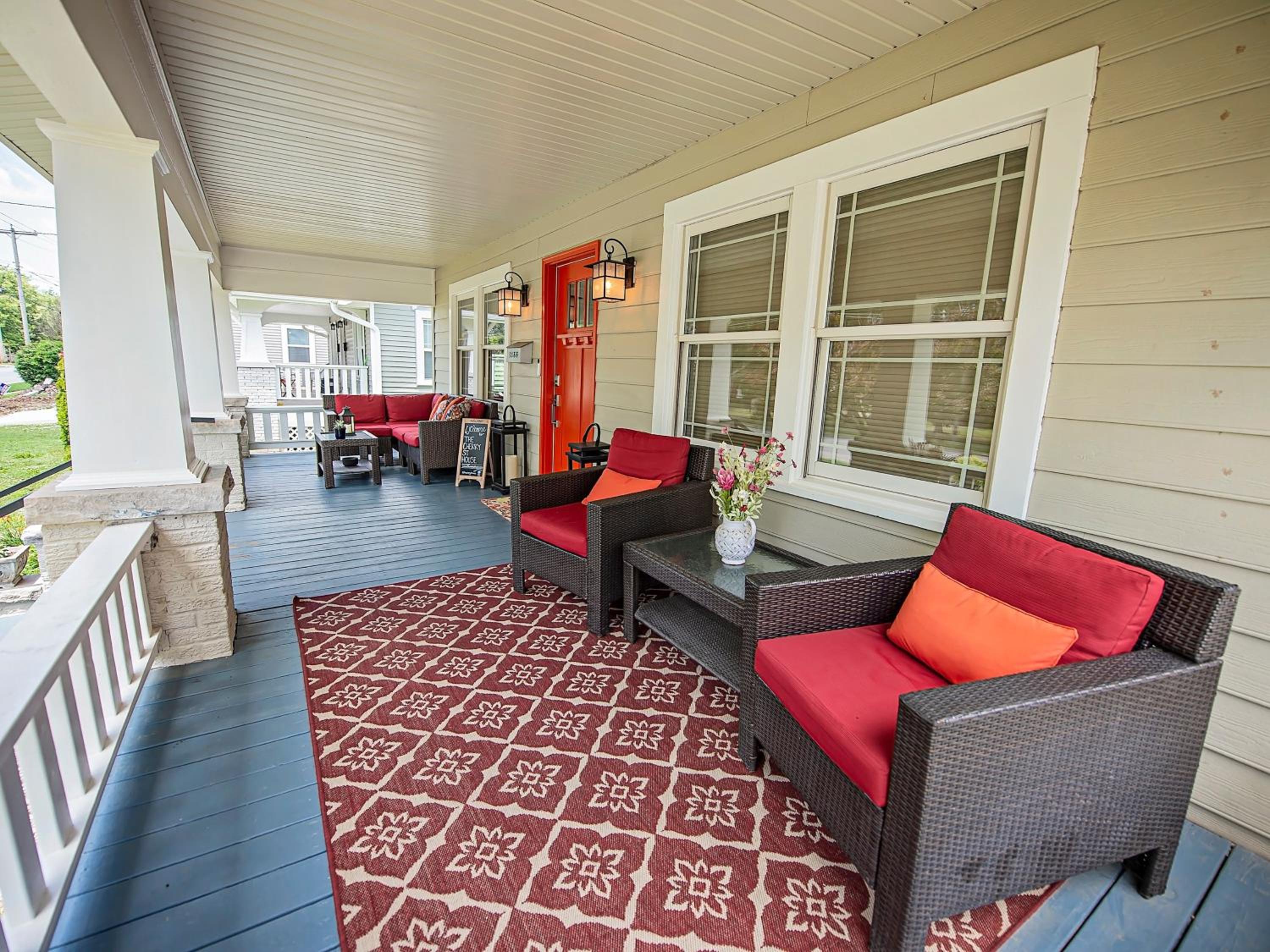 The Cherry St House|Dog Friendly |Sleeps 10 |Near MSU view 5